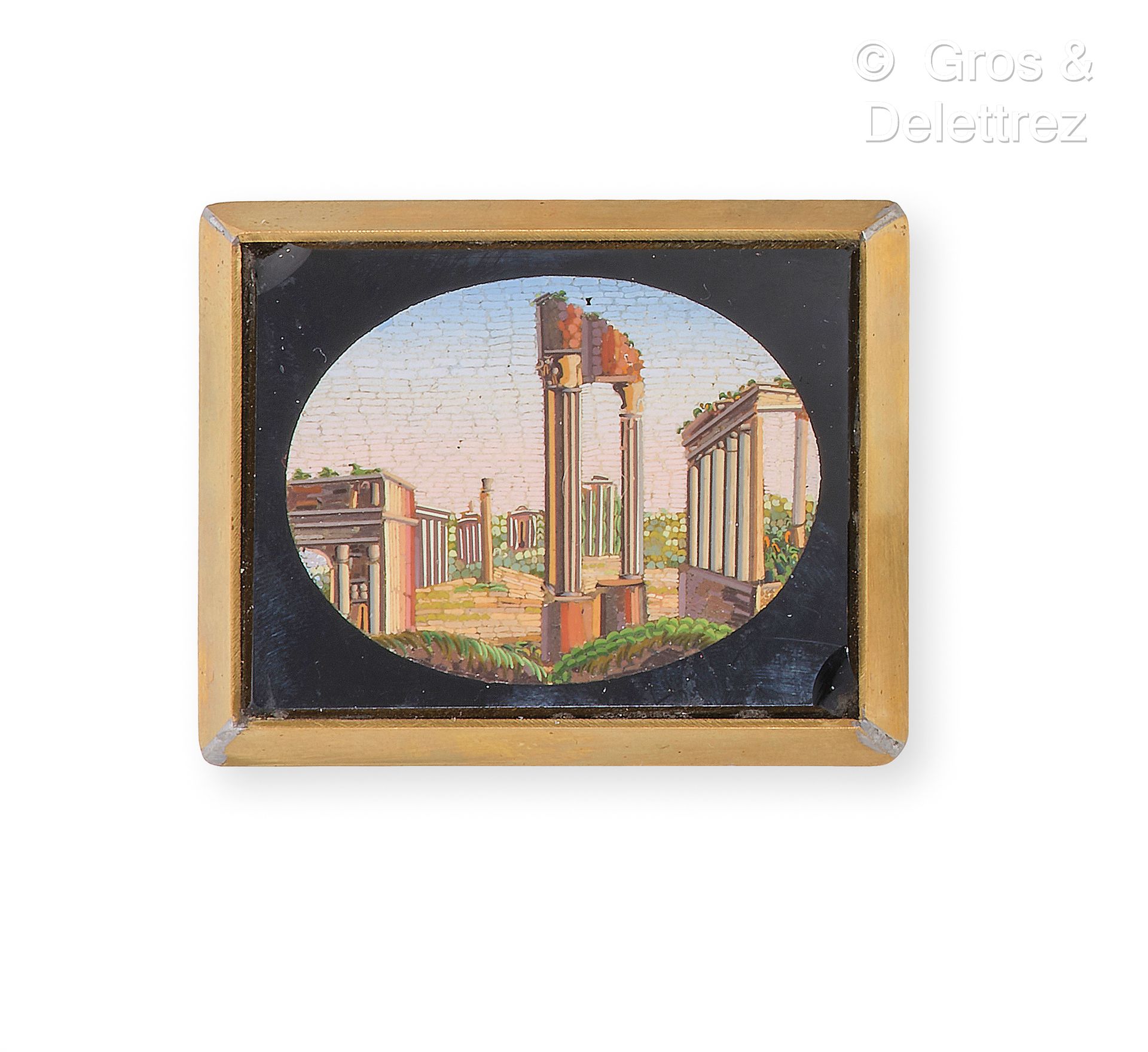 Null Plaque en acier doré, ornée d’une micro-mosaïque à décor d’un forum en ruin&hellip;