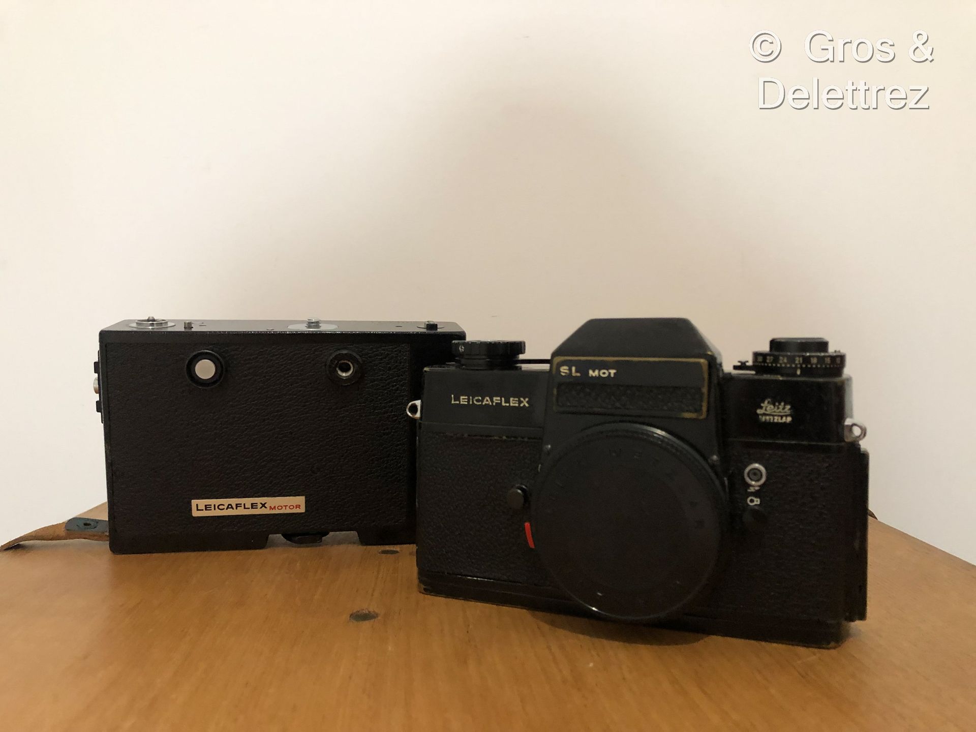 Null (E) Leitz Leicaflex SL Mot (nera, 1970) n. 1260386 senza obiettivo con moto&hellip;