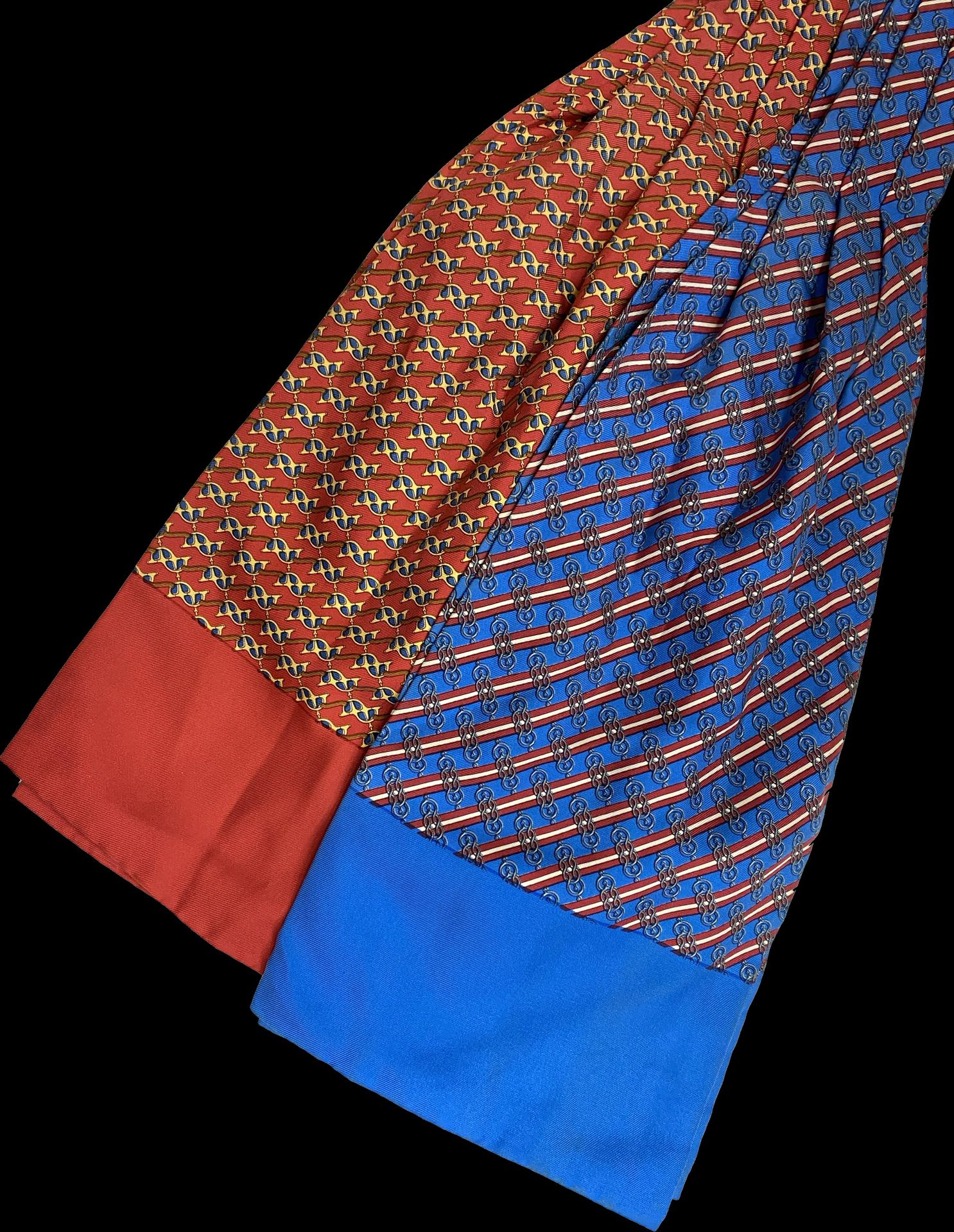 Null 法国制造的HERMES巴黎--一套两件印有红、蓝、黑三色的丝绸领带