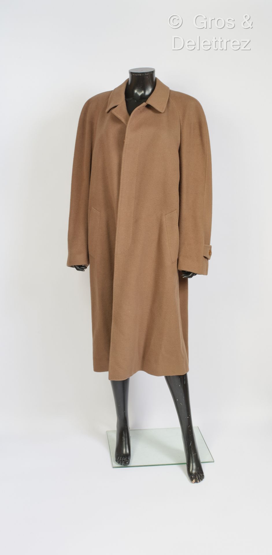 Francesco SMALTO Manteau en lainage cachemire taupe, petit col, simple boutonnag&hellip;