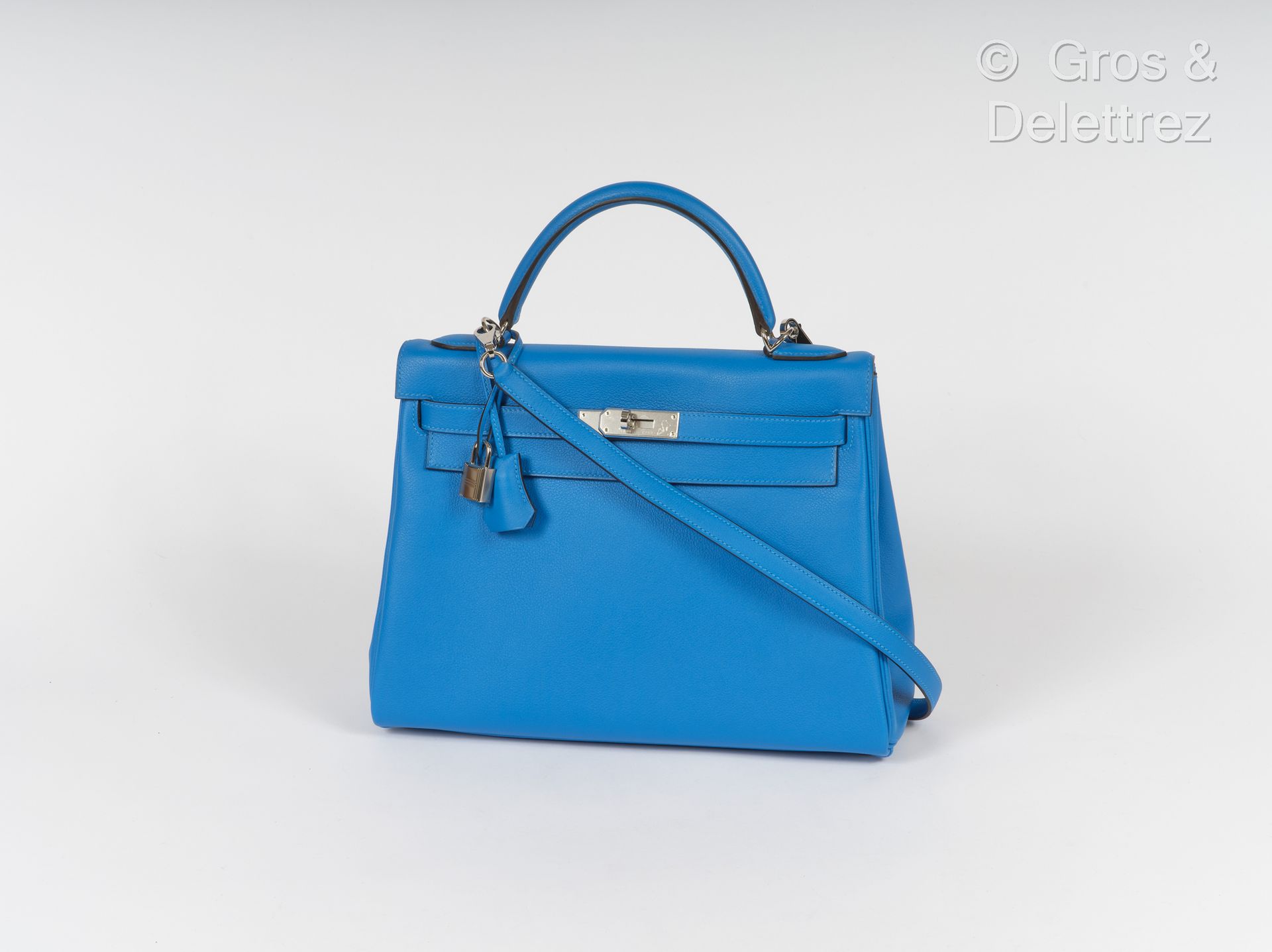 HERMÈS Paris Made in France Año 2015
Bolso "Kelly Retourné" 32 cm en piel de bec&hellip;