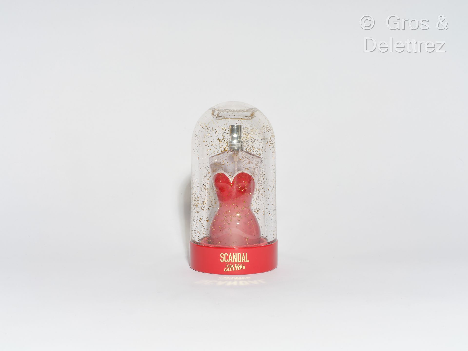 Jean Paul GAULTIER Parfums Lot de trois boules de neige diverses.