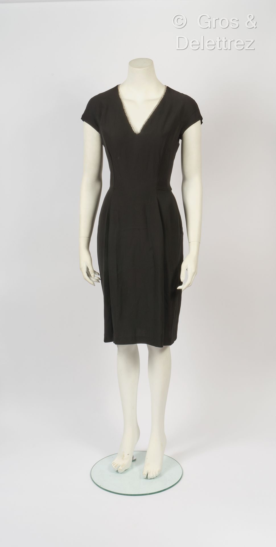 Yves SAINT LAURENT par Stefano Pilati Jahr 2009
Kleid aus schwarzem Krepp, V-Aus&hellip;
