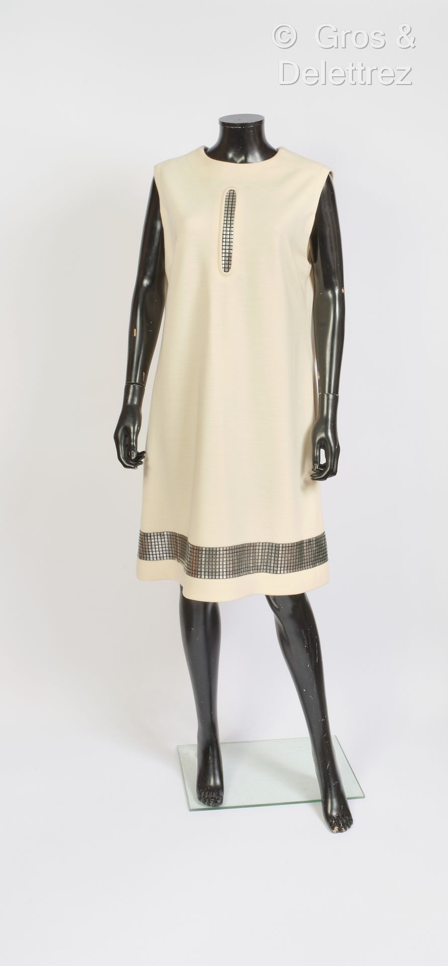 Pierre CARDIN Ärmelloses Kleid aus rohweißem Jersey, verziert mit silbernen Meta&hellip;