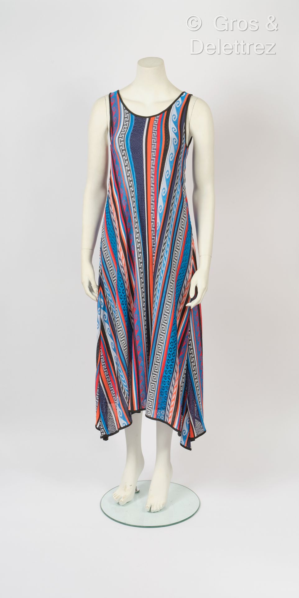 Mary KATRANTZOU Ärmelloses, ausgestelltes Sonnenbadkleid aus mehrfarbig gestreif&hellip;