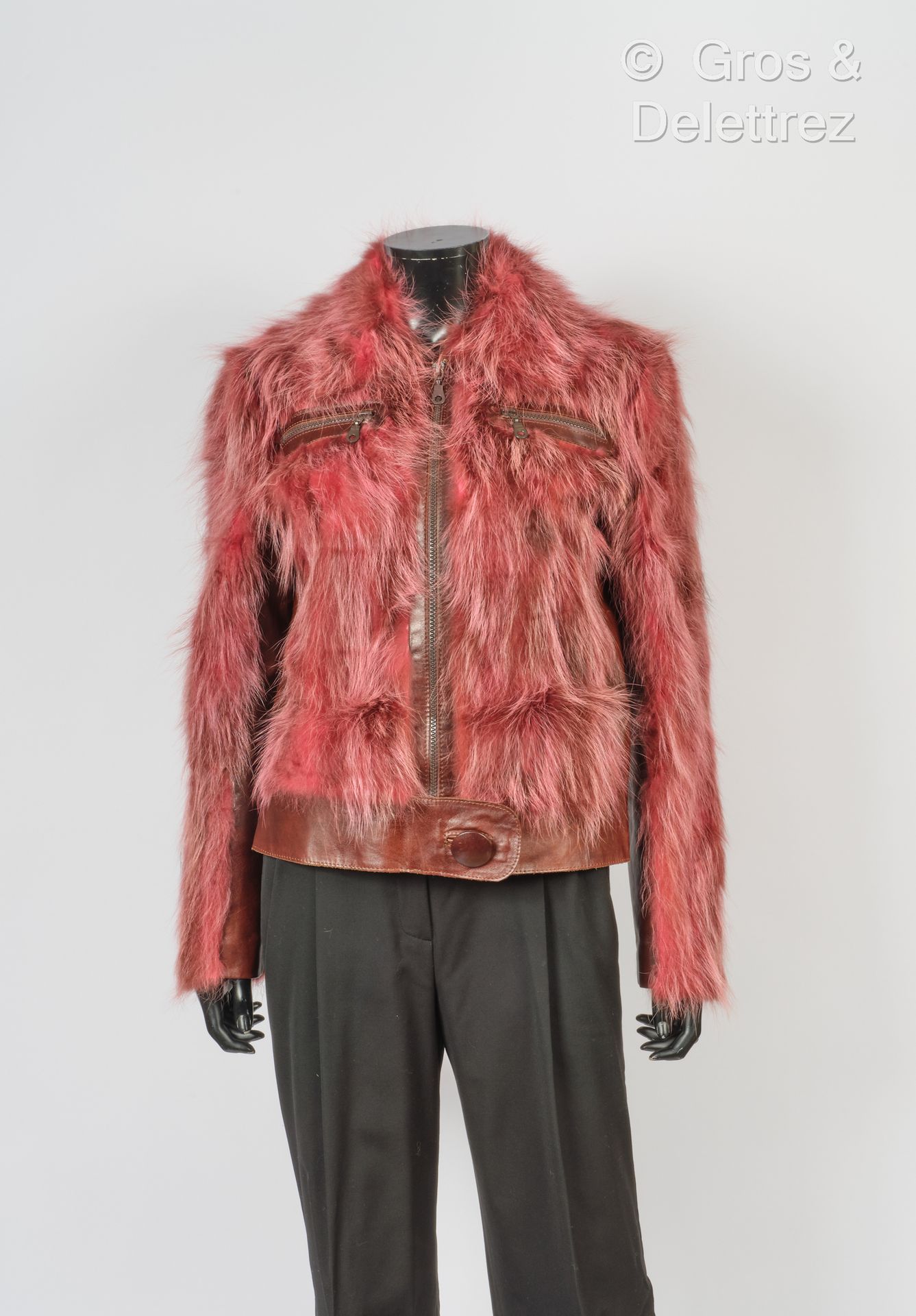 KRYOS Jacke mit Reißverschluss aus Patchwork aus glänzendem bordeauxrotem Murmel&hellip;