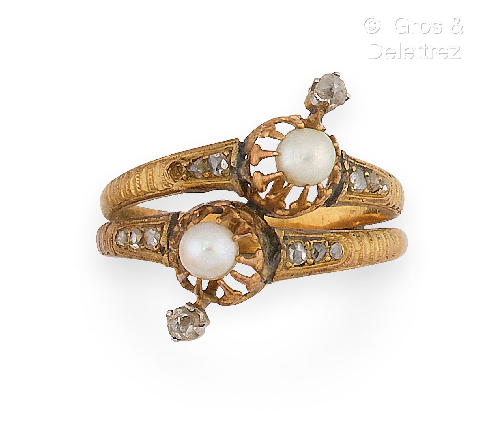 Null 黄金 "你和我 "戒指，千分之七十五，由两个戒指组成，中间是一颗白色的珍珠，上面有切割成玫瑰色的钻石。19世纪的作品。转指：57。毛重：4.9克。(缺&hellip;
