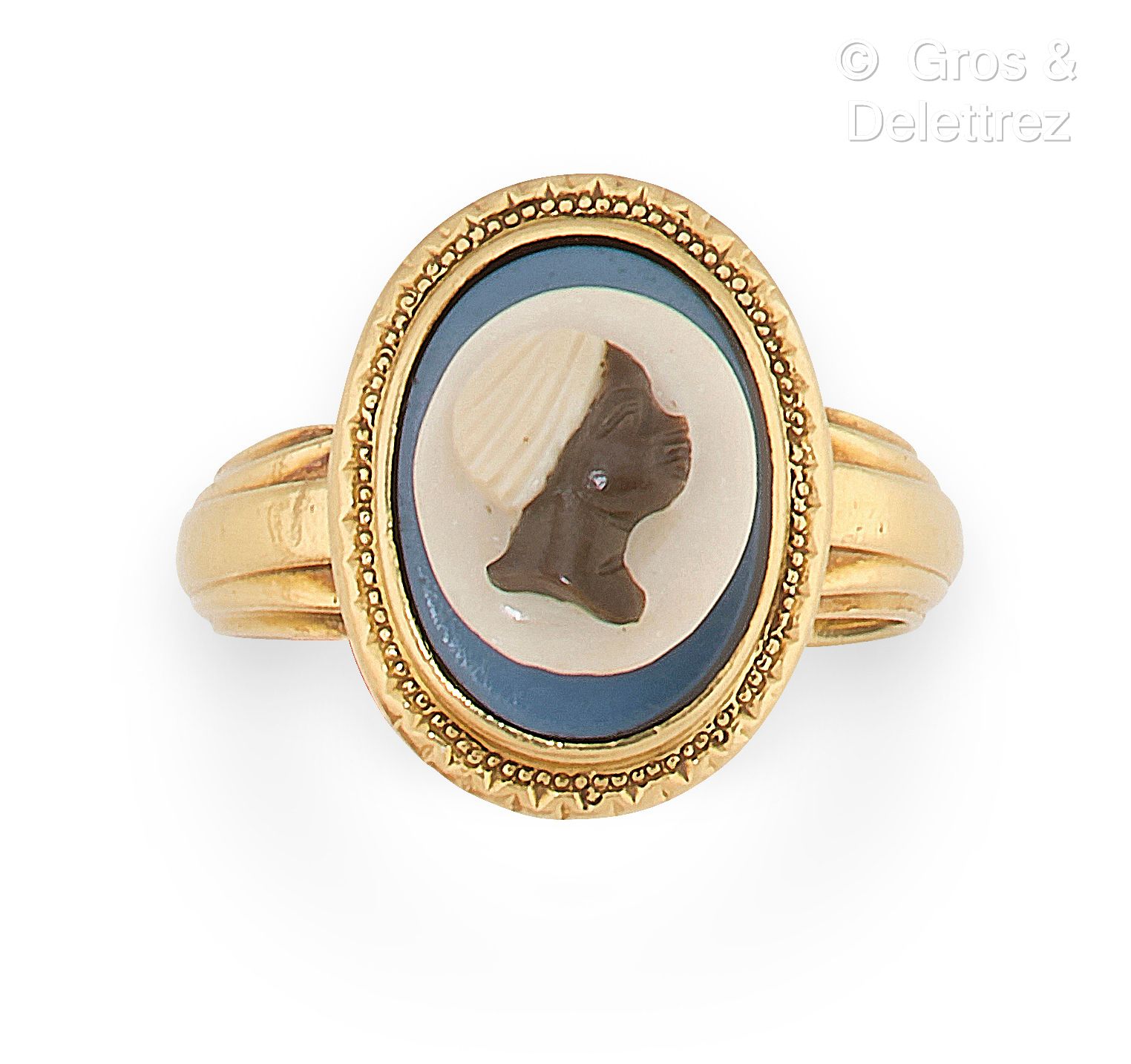 Null Yellow gold ring 750 thousandths decorated with an agate nicolo surmounted &hellip;
