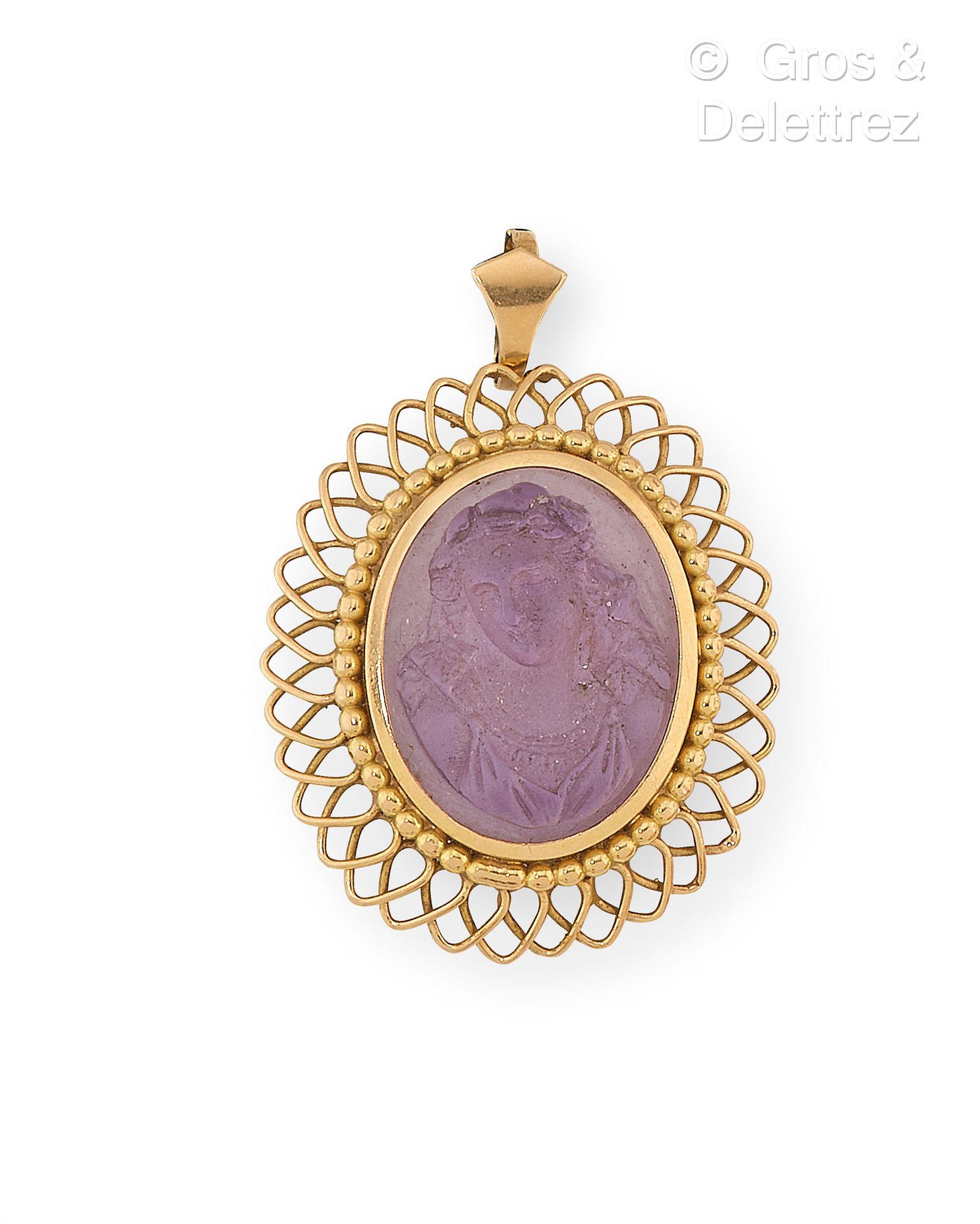 Null Pendentif en or jaune 750 millièmes orné d’un verre violet à profil féminin&hellip;