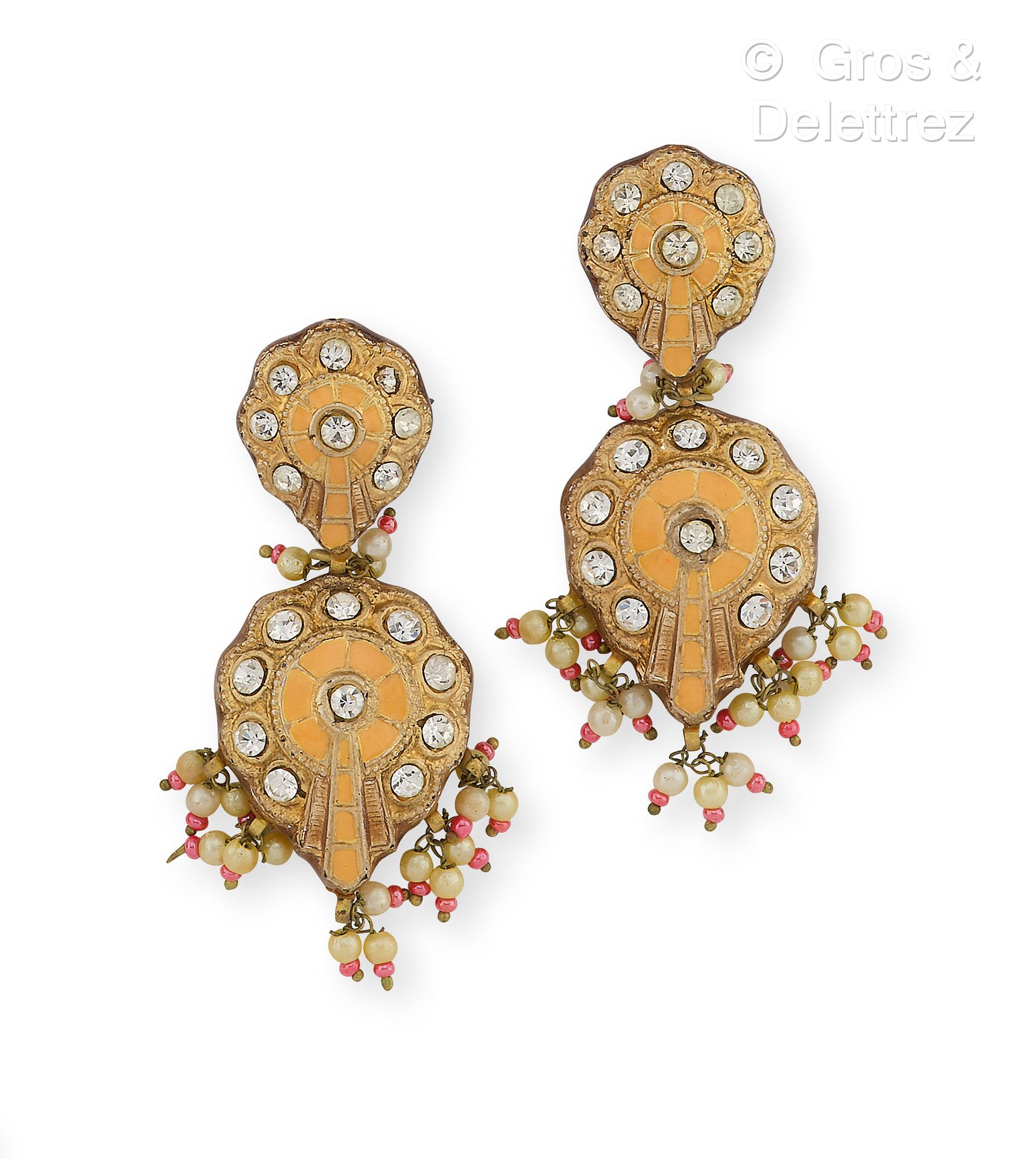 Null Pair of earrings in composite material varnished and enamelled beige, enhan&hellip;