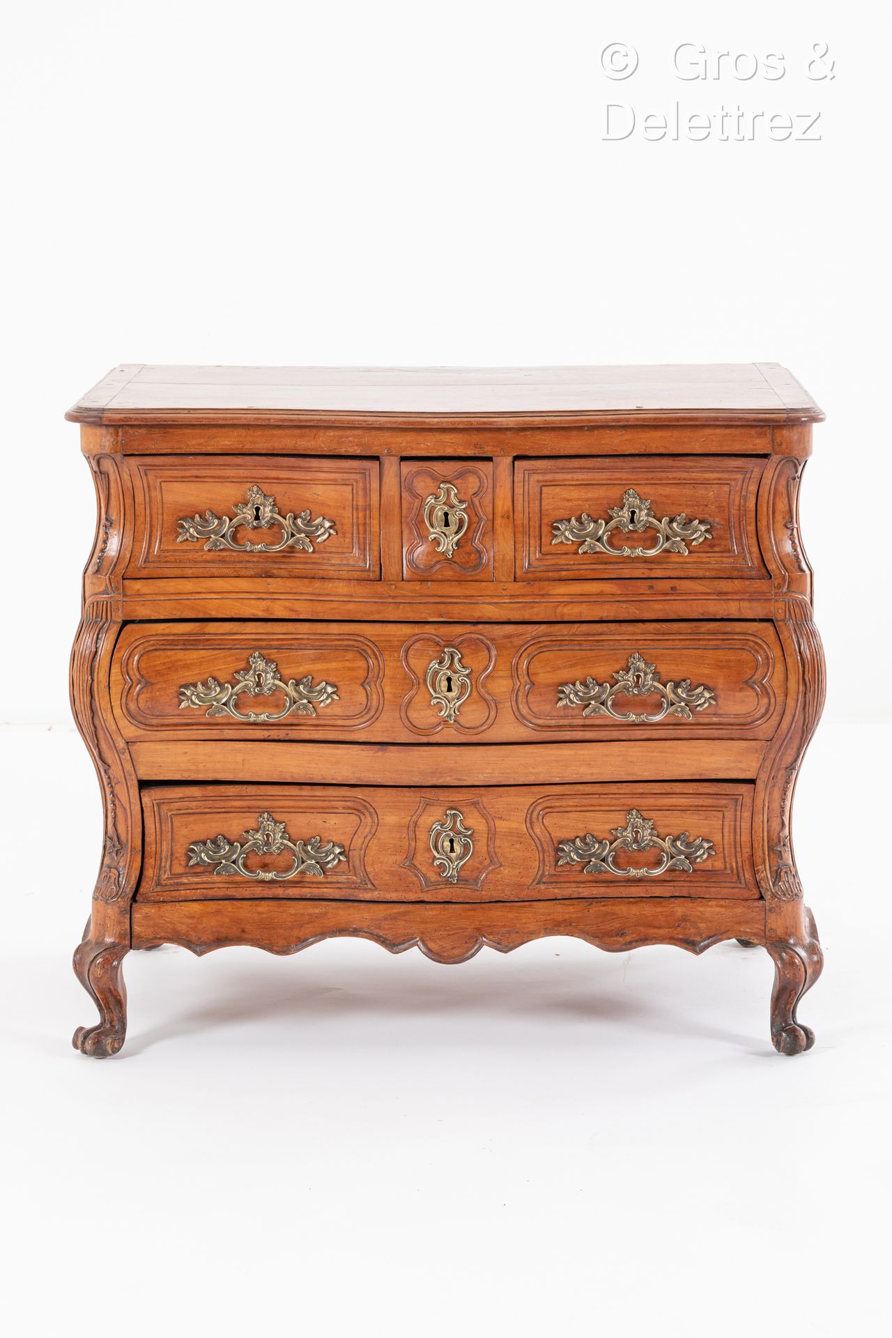 Null Curved chest of drawers in molded and carved cherry wood, opening with five&hellip;