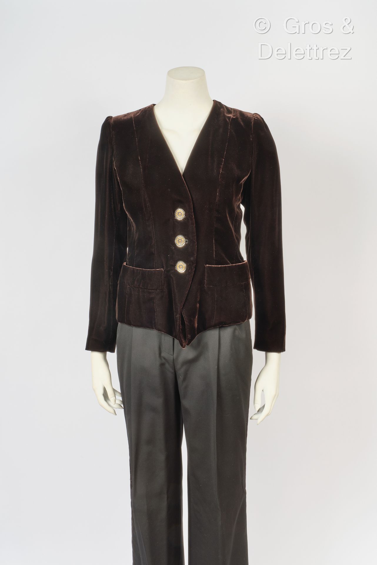 Yves SAINT LAURENT rive gauche Brown silk velvet jacket, V-neckline, single butt&hellip;
