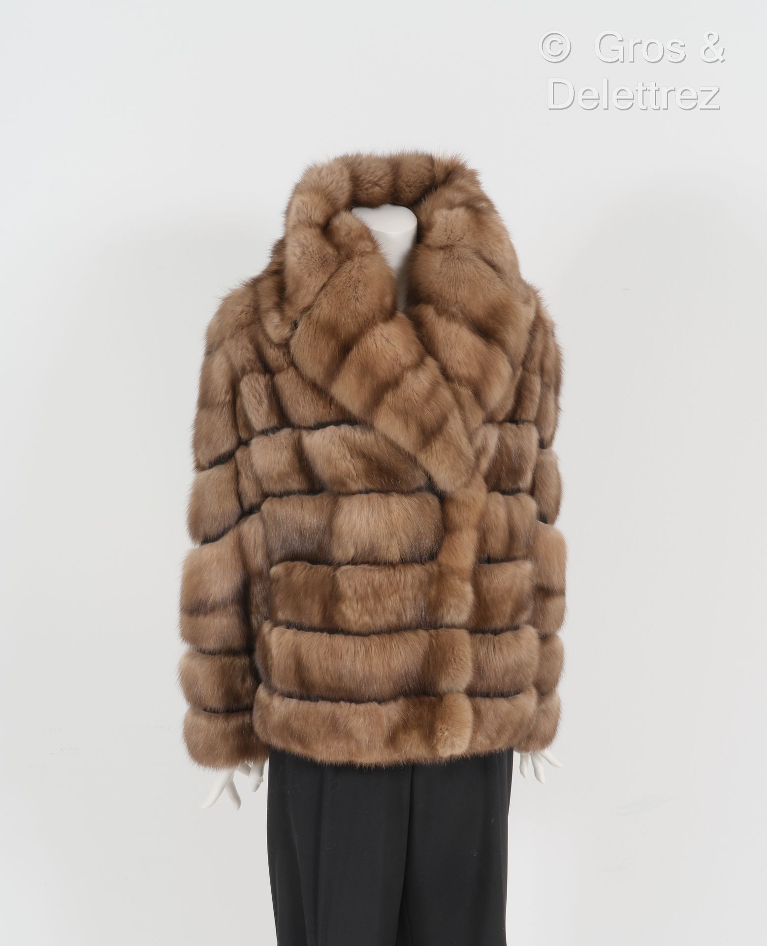 ANONYME 3/4-Jacke aus kanadischem Zobelmarder mit horizontaler Verarbeitung, gro&hellip;