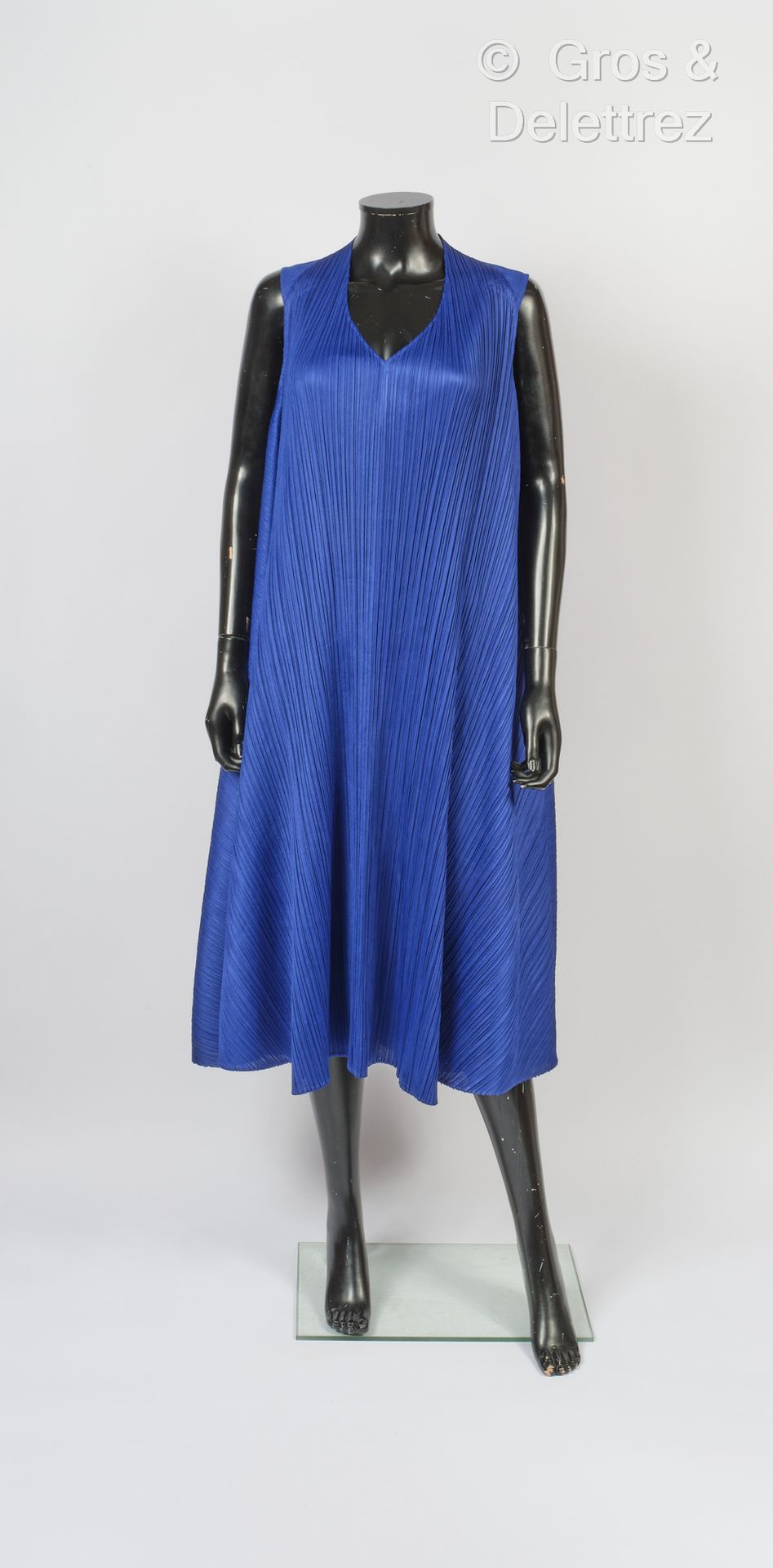 PLEATS PLEASE Ärmelloses, ausgestelltes Kleid aus plissiertem Polyester in Marin&hellip;