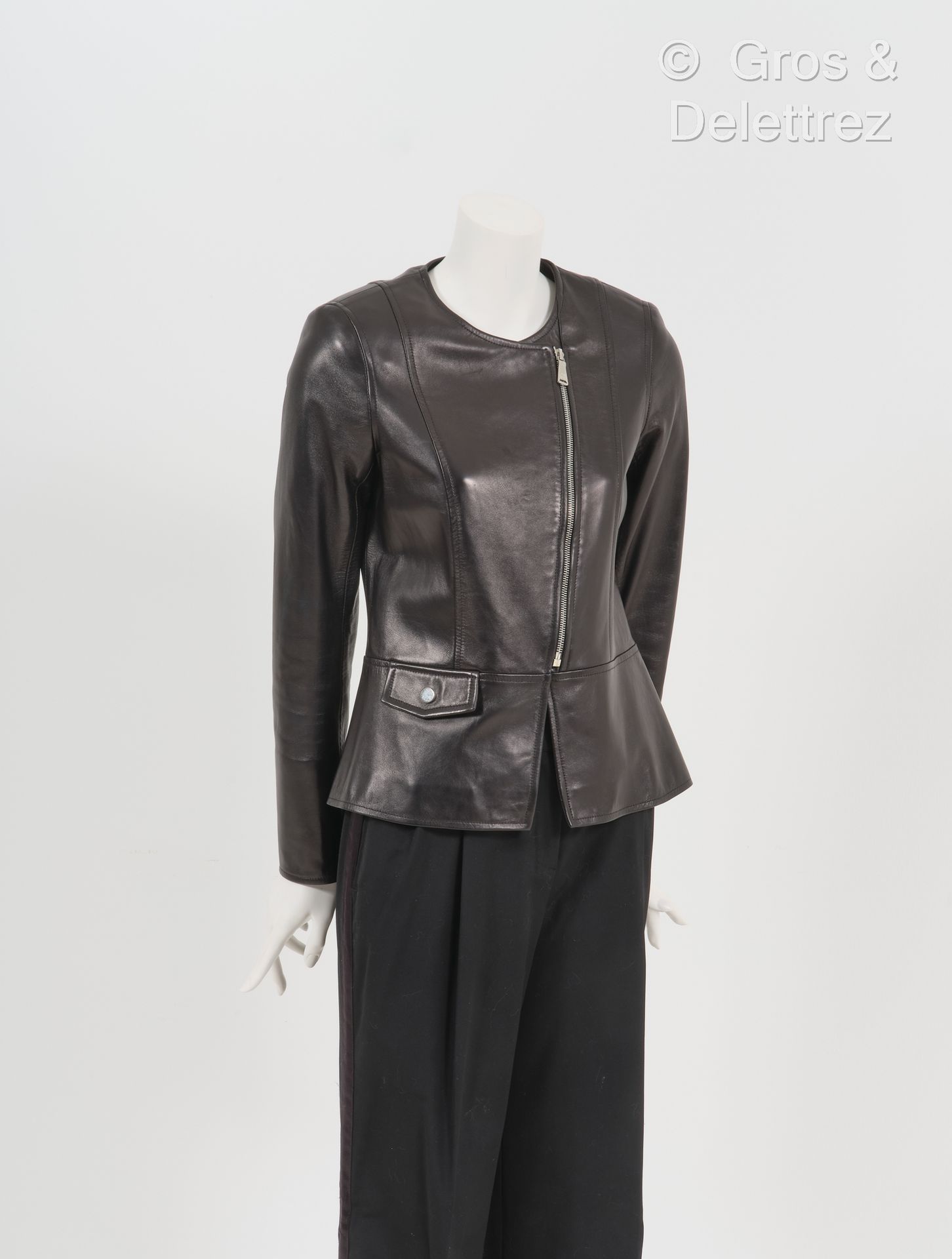 Georges RECH Short zipped jacket in black lambskin leather, round neckline, fake&hellip;