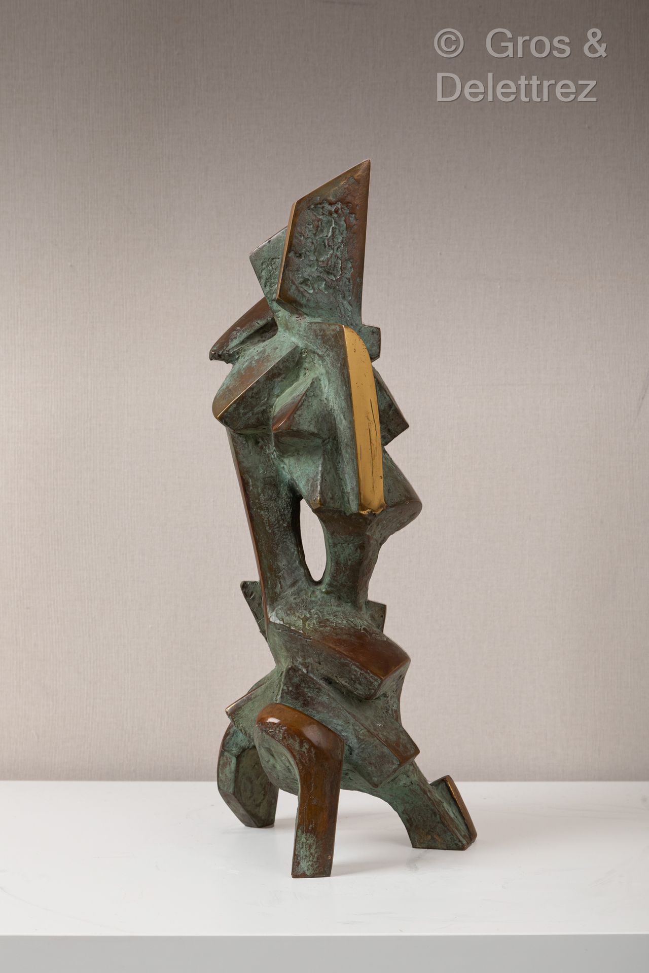 Marin KASARSKI [BULGARIE] (né en 1939) 飞行, 2007
三条腿站立的青铜版画。
一只脚上有图案。
38,5 x 17厘米&hellip;