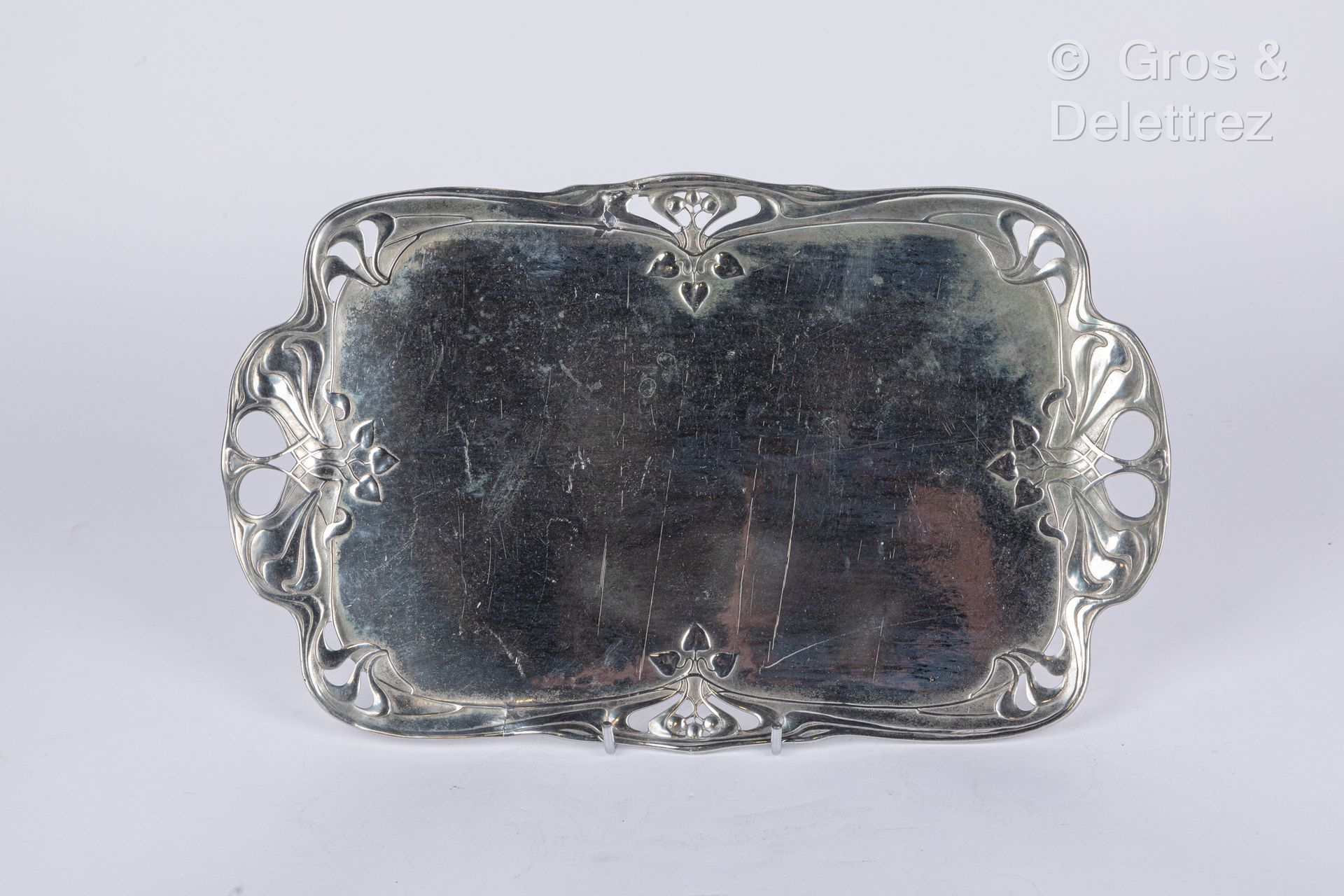Null (SD) Pewter tray, the openwork border decorated with stylized leaves.

Work&hellip;