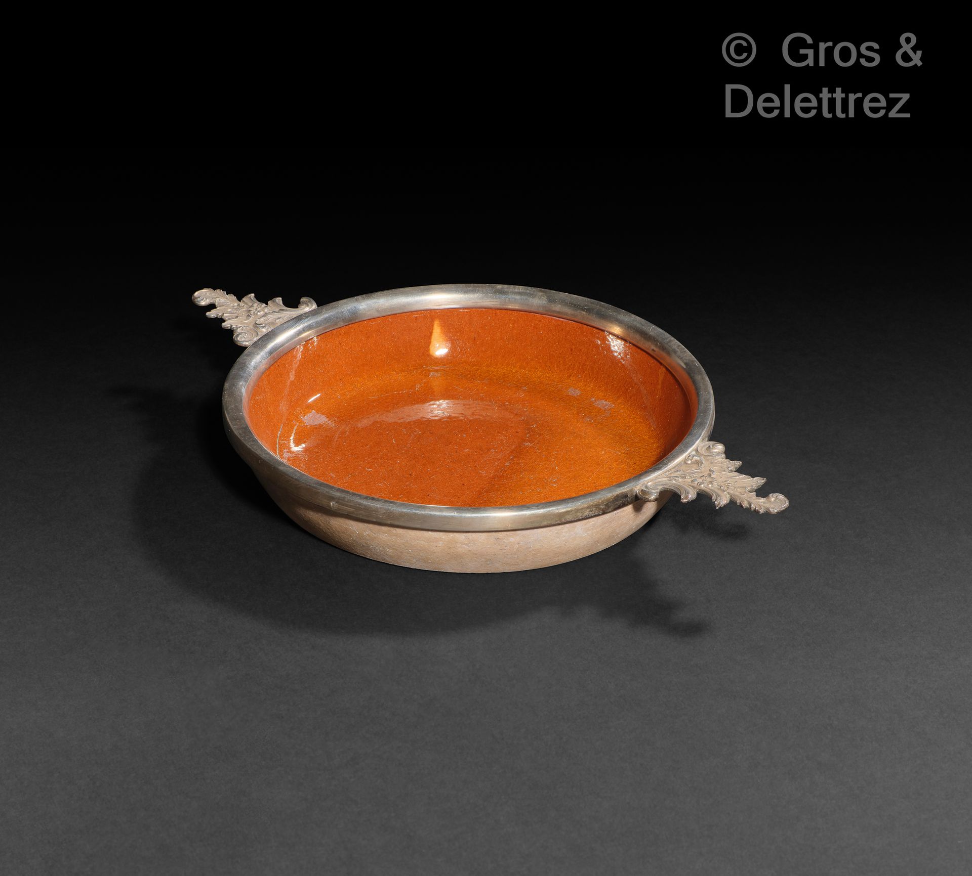Null Small terracotta bowl with silver mounting 

Minerva mark

Diameter : 16 cm