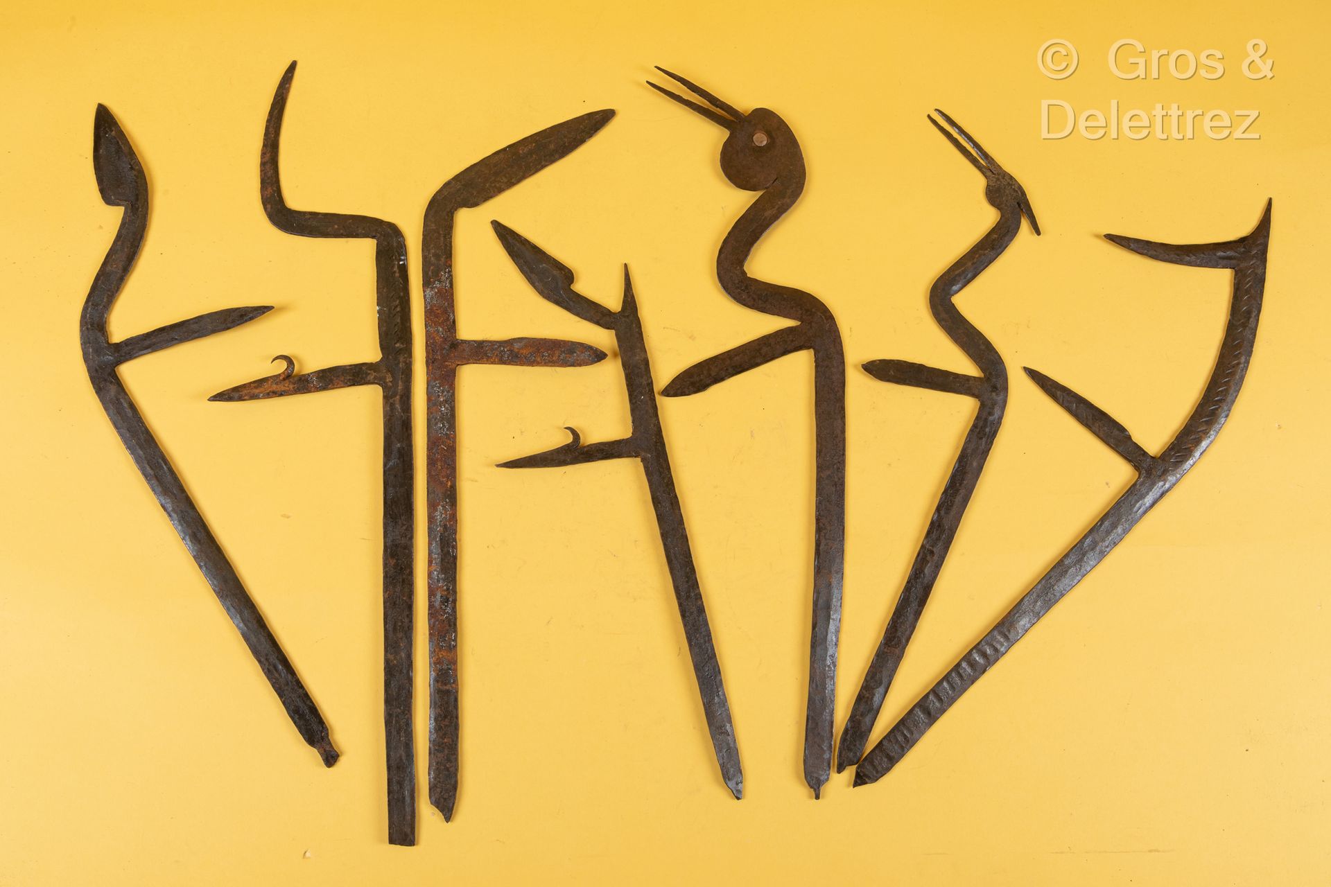 TCHAD Lot of seven forged metal throwing weapons, two in the form of birds.
Heig&hellip;