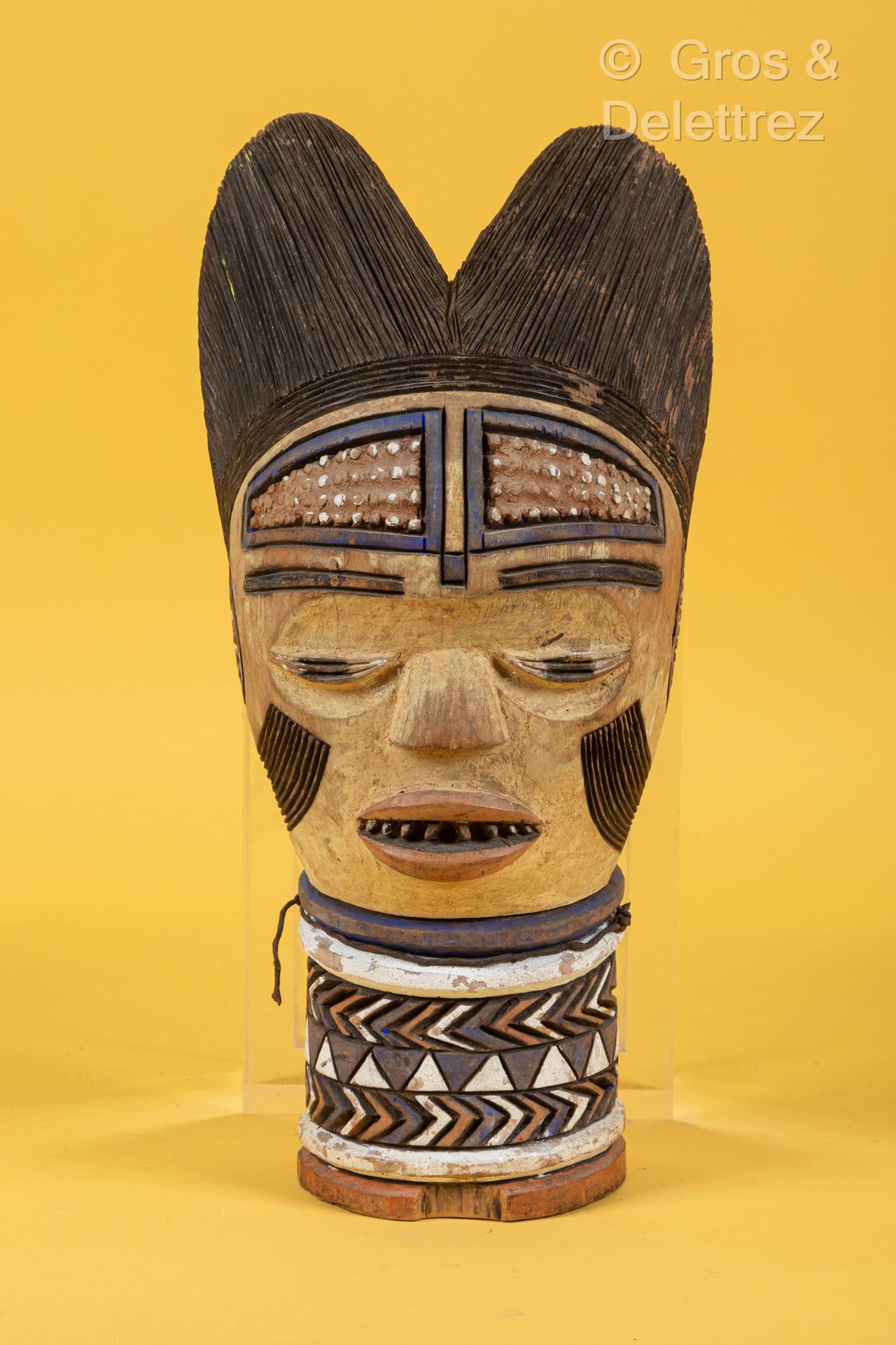 Style Kuyu, CONGO Polychrome wood sculpture representing a scarified face.
Heigh&hellip;