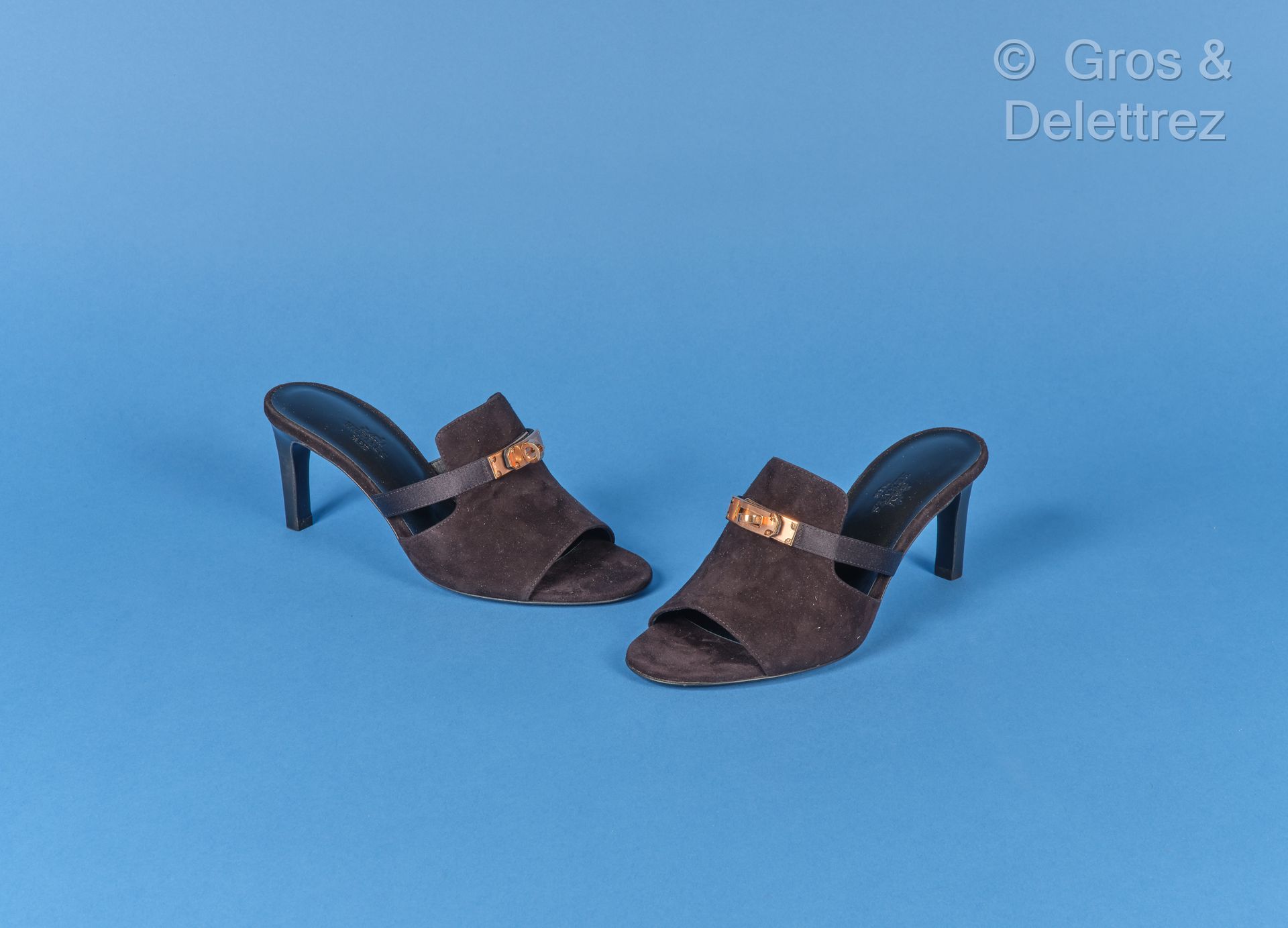 Null HERMES Paris made in Italy - Pair of "Cute" peep-toe sandals in black velve&hellip;