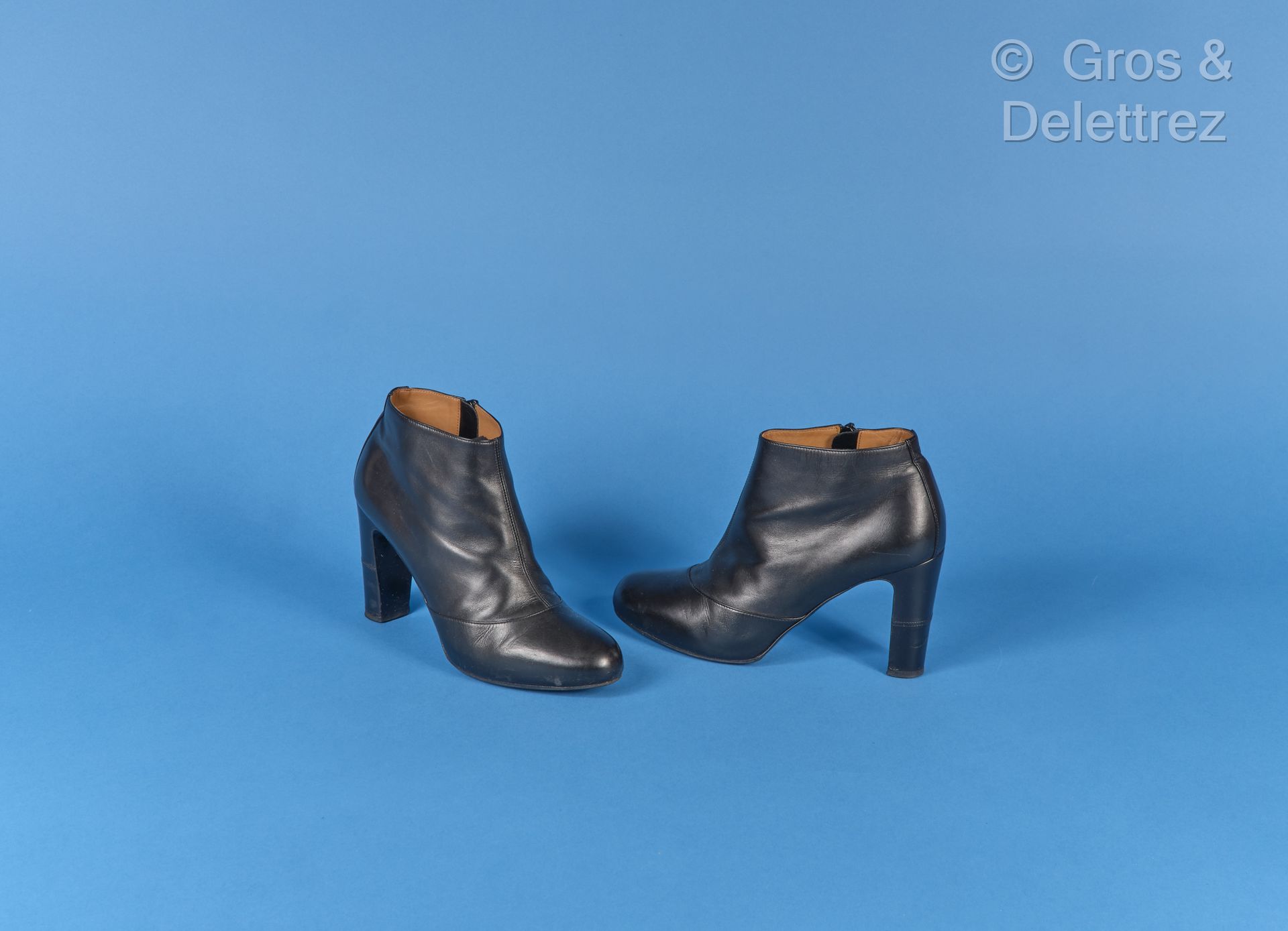 Null HERMES Paris 意大利制造 - 一双黑色小牛皮拉链踝靴，105毫米木质高跟鞋。T.39.状况非常好。