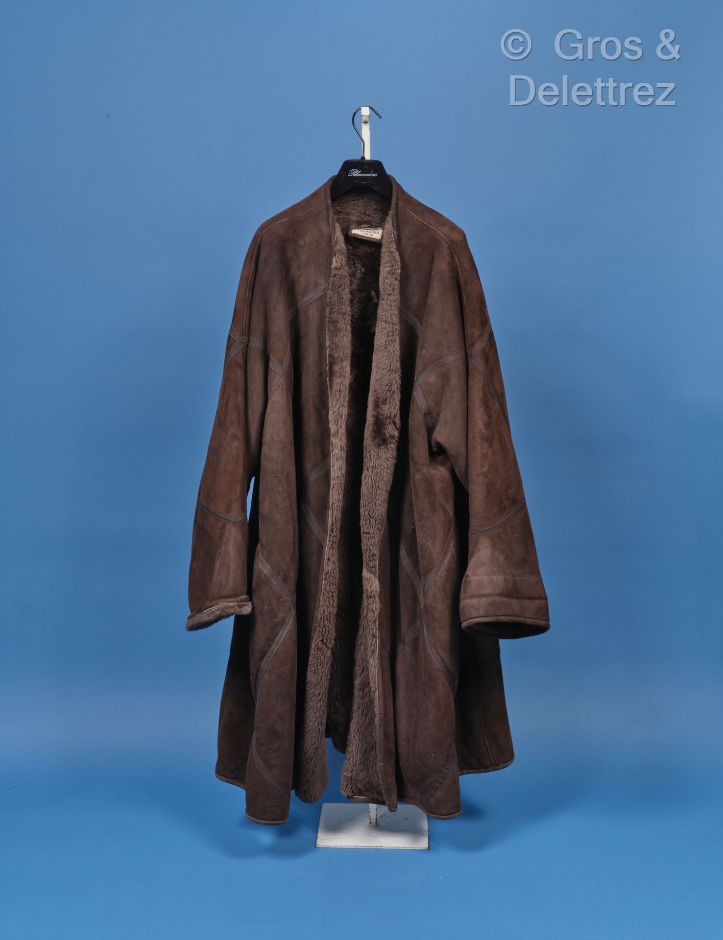 Null *HERMES Paris 法国制造 - 可可和罗缎羊毛大衣衬里，长袖，腋下开襟。 米色标签，棕色图案。米色标签，棕色图案（脏污，痕迹）。