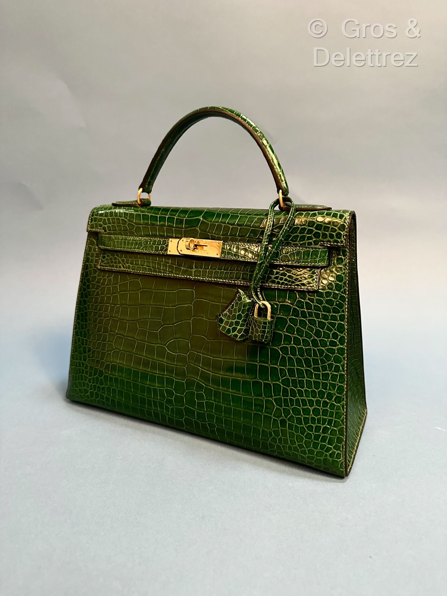 Null Δ HERMES Paris 法国制造 1993年 - "Kelly Sellier "包，33厘米，翠绿色鳄鱼皮，镀金扣件和搭扣，手柄，钥匙在锁扣下&hellip;