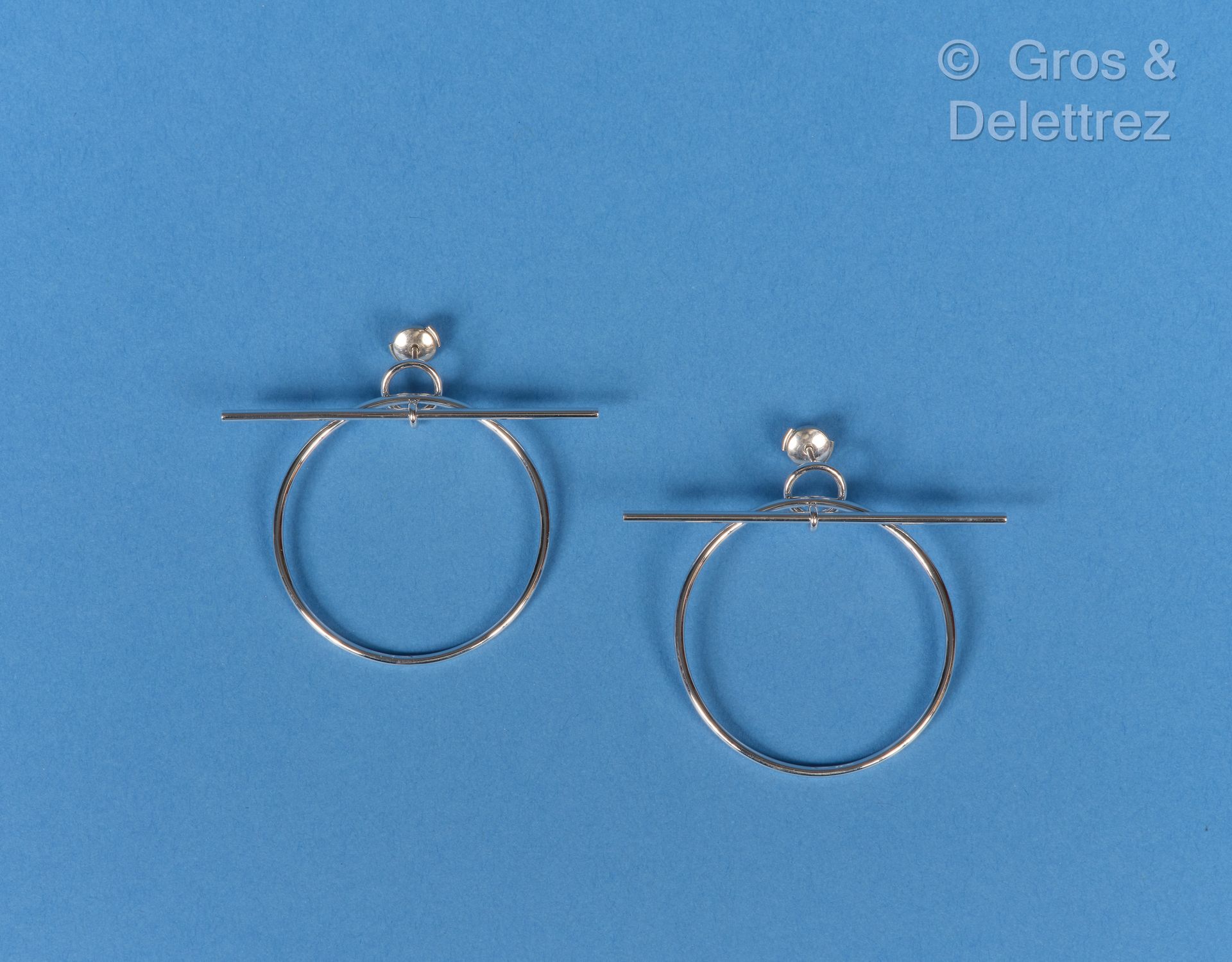 Null HERMÈS Paris 意大利制造 - 一对925千分之一的银 "Loop "MM环形耳环，适用于穿孔耳朵。直径：4厘米。重量：11.1克。