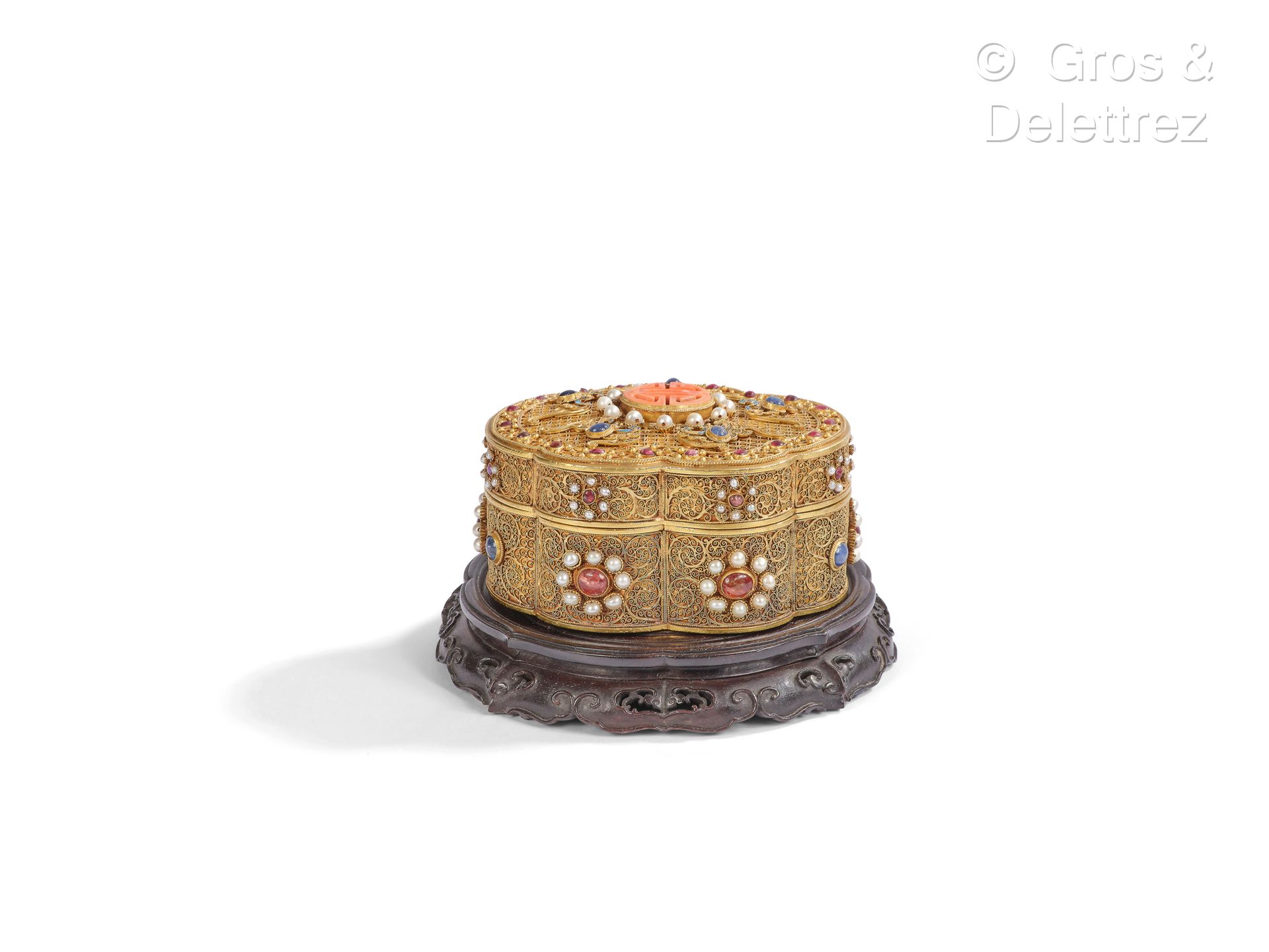 Null China, periodo Qing
Rara caja polilobulada de oro con decoración de filigra&hellip;