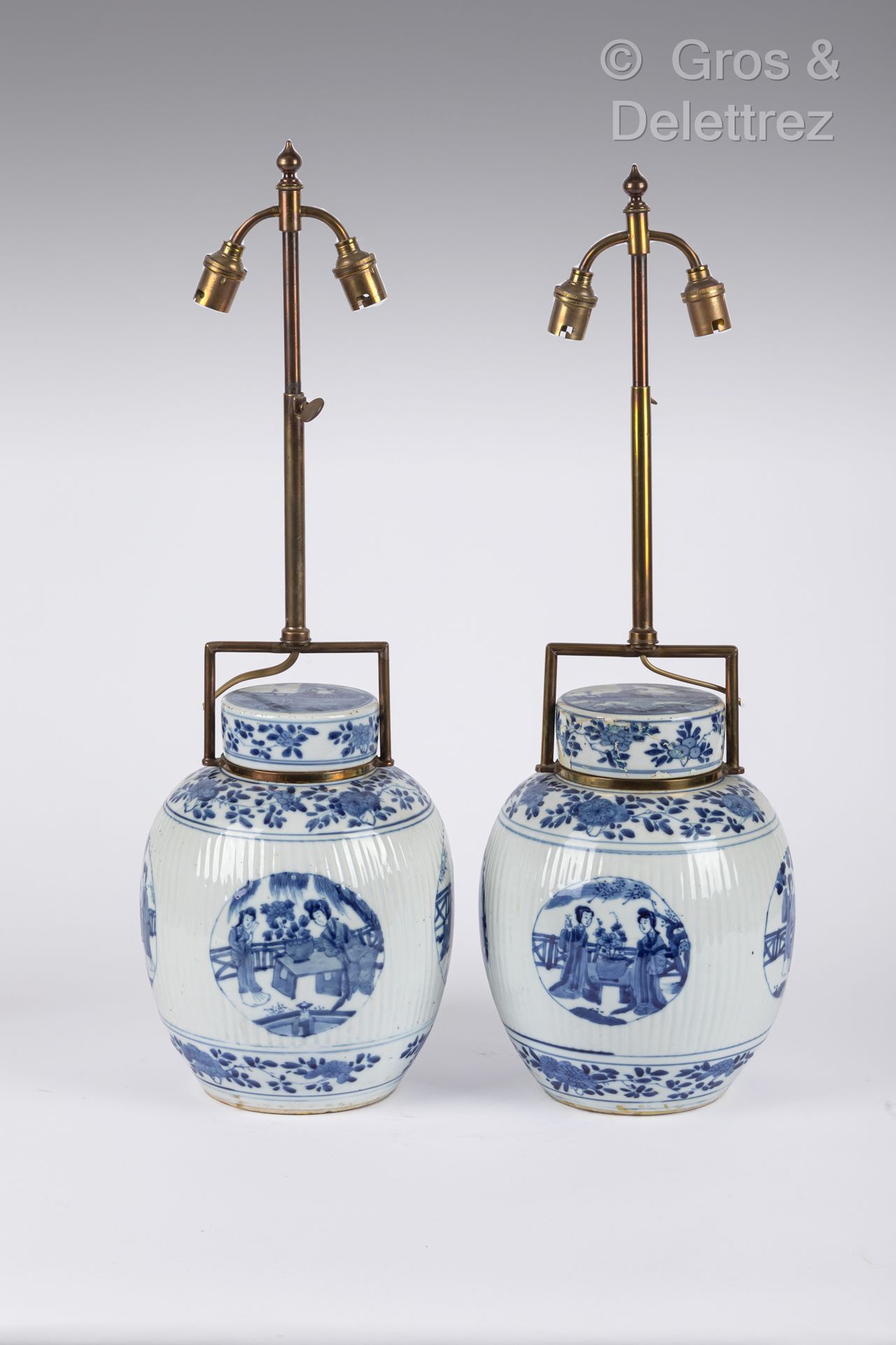 Null CHINA, Kangxi period (1662-1722)
Pair of covered "ginger" pots in blue-whit&hellip;