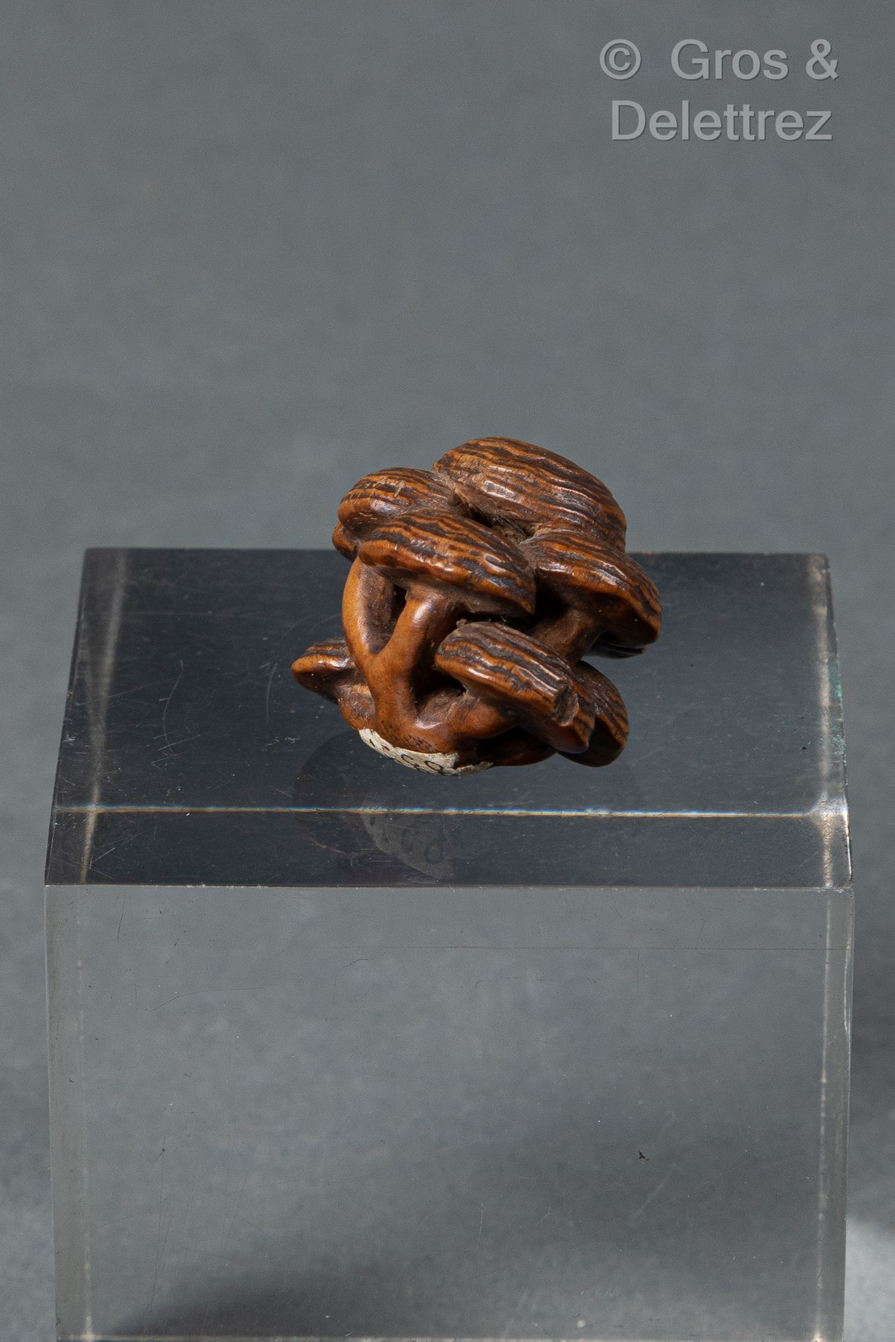 Null Japan, Meiji period (1868-1912)
Wooden netsuke, representing a group of mus&hellip;