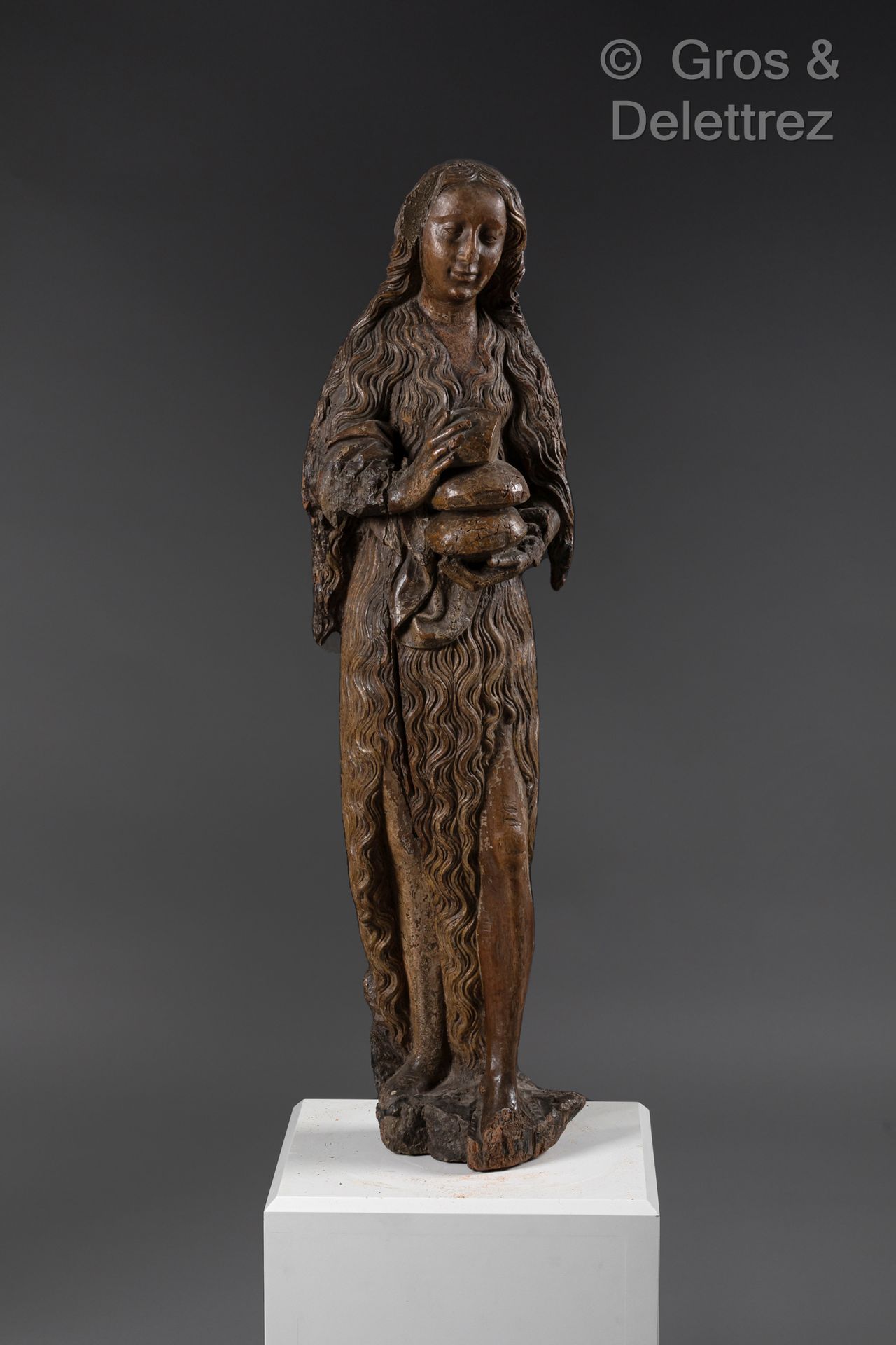 Null 埃及的圣母玛利亚拿着三个面包。
木质雕塑，有镀金和多色的痕迹
多色的痕迹
16世纪
高92厘米。部分零件被虫蛀和丢失、
修复