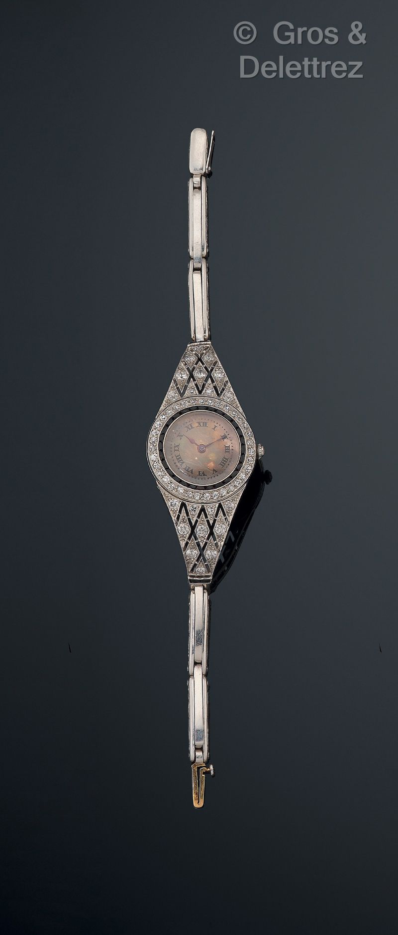 Null HAAS，装饰艺术时期 - 铂金850千分之一女士腕表，圆形表壳（23毫米），表圈上镶嵌着一排刻面校准的玛瑙，周围是8/8切割的钻石，肩部有钻石切割的&hellip;