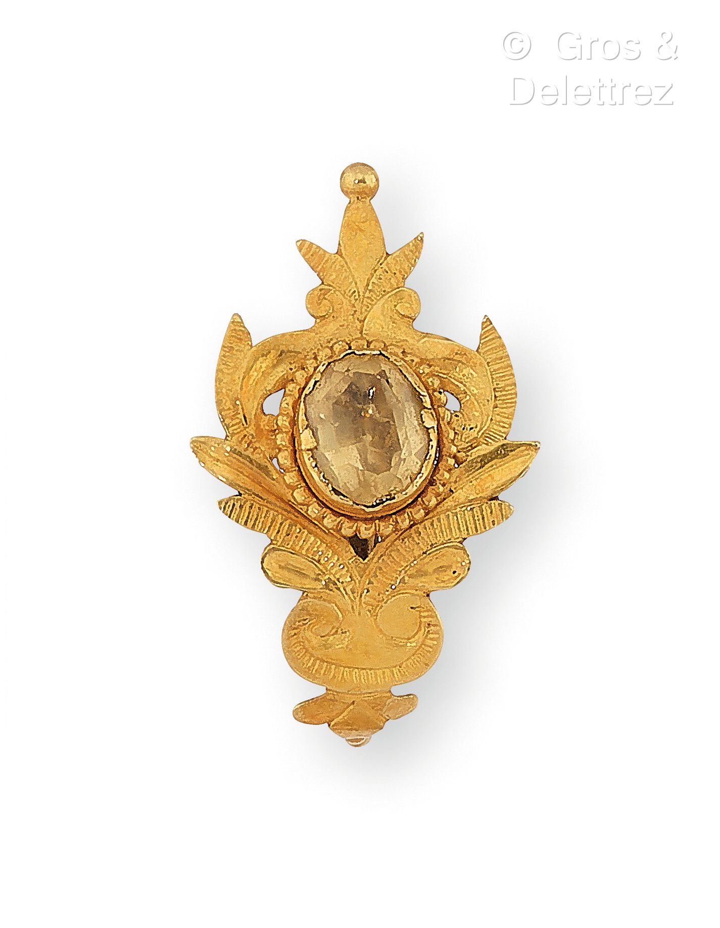 Null 19世纪的作品 - "Poissarde "耳环，75万分之一的黄金，以黄水晶为中心的封闭式镶嵌，周围有丰富的花卉和叶子装饰。长度：3厘米。毛重：4.&hellip;