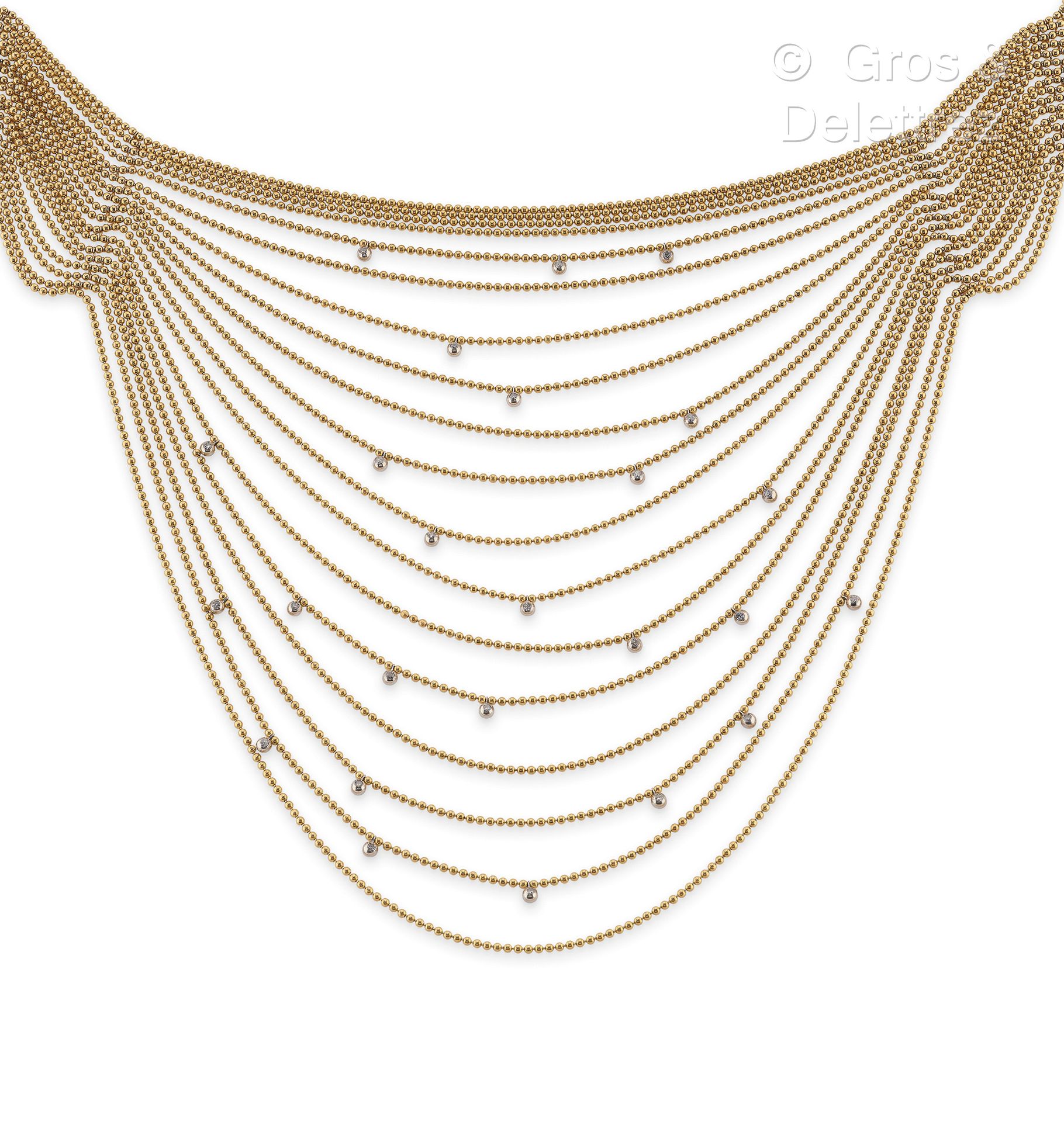 Null 卡地亚 "Perruque"，1990年代末--重要的75千分之一黄金吊坠项链，由18排金珠组成，并由镶嵌明亮式切割钻石的75千分之一白金球强化。扣子&hellip;