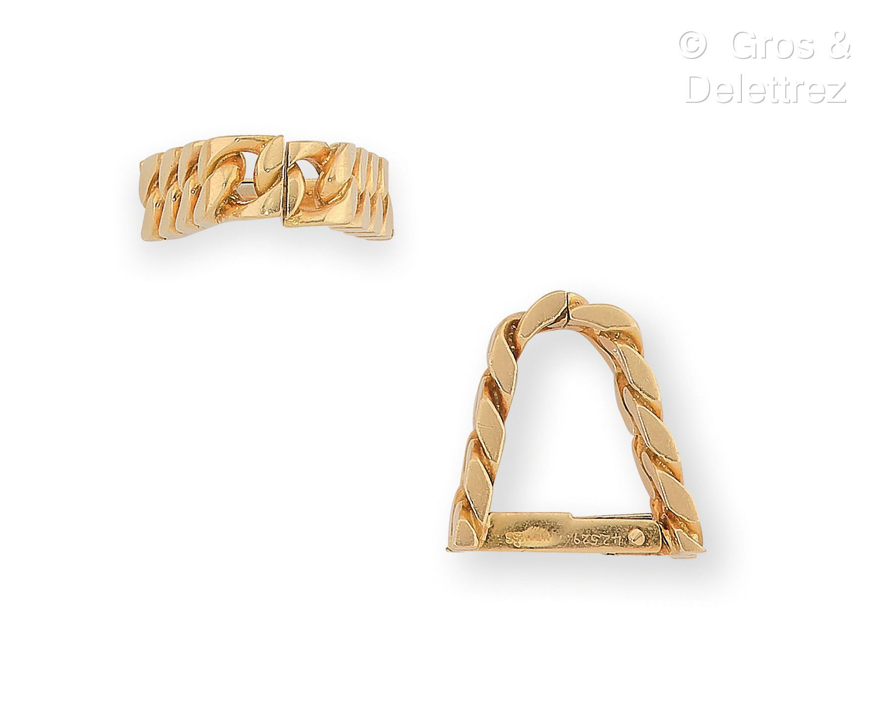 Null HERMES巴黎，1950-1960年 - 75万分之一黄金马镫形袖扣一对，饰有美食链接。其中一只签名为 "HERMES"，编号为 "42529"。法&hellip;