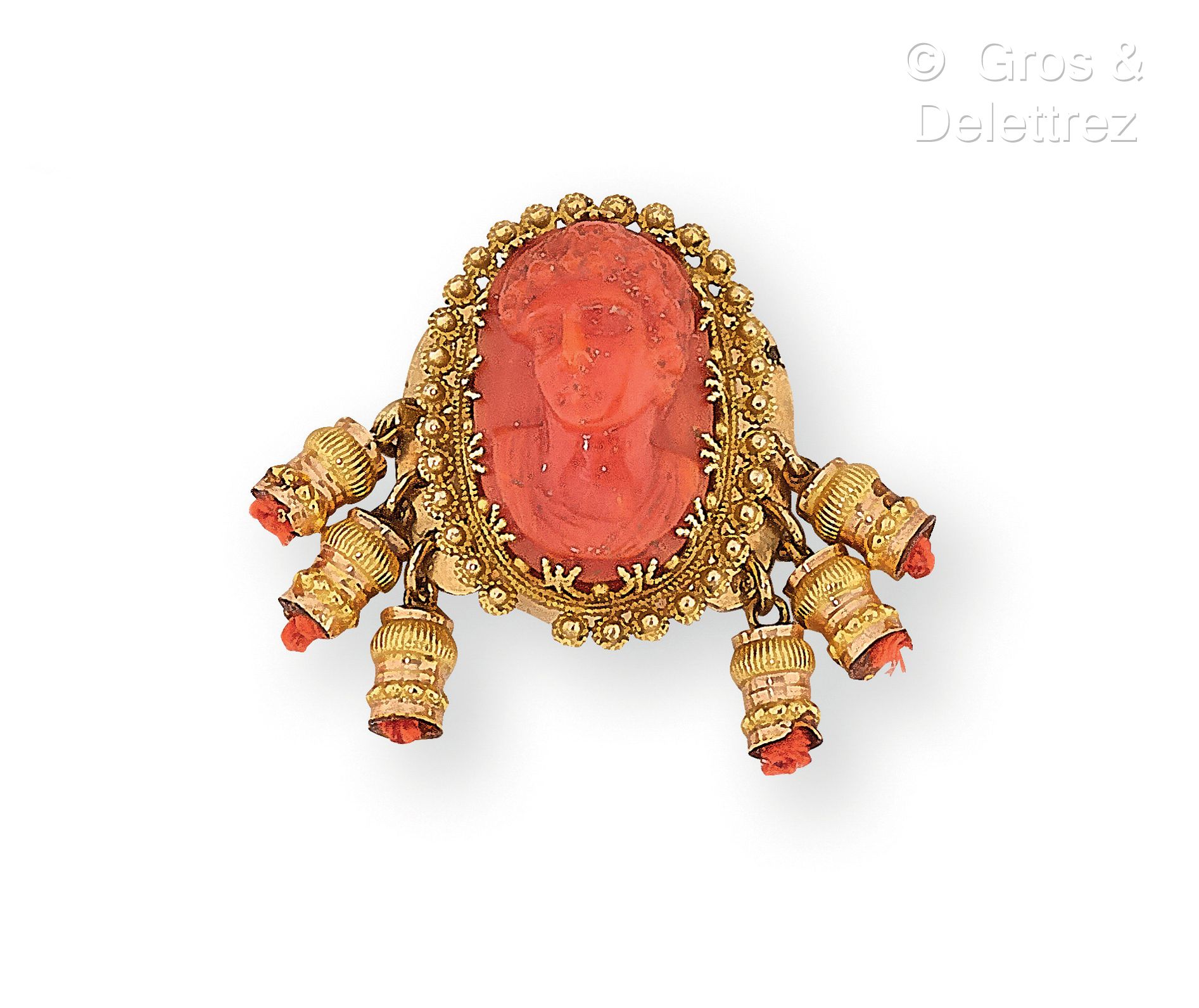 Null 法国作品，19世纪 - 75万分之一的黄金手镯扣，装饰有一个珊瑚浮雕的轮廓à l'Antique，周围有一个丝状的珍珠装饰。标有Tête de Che&hellip;