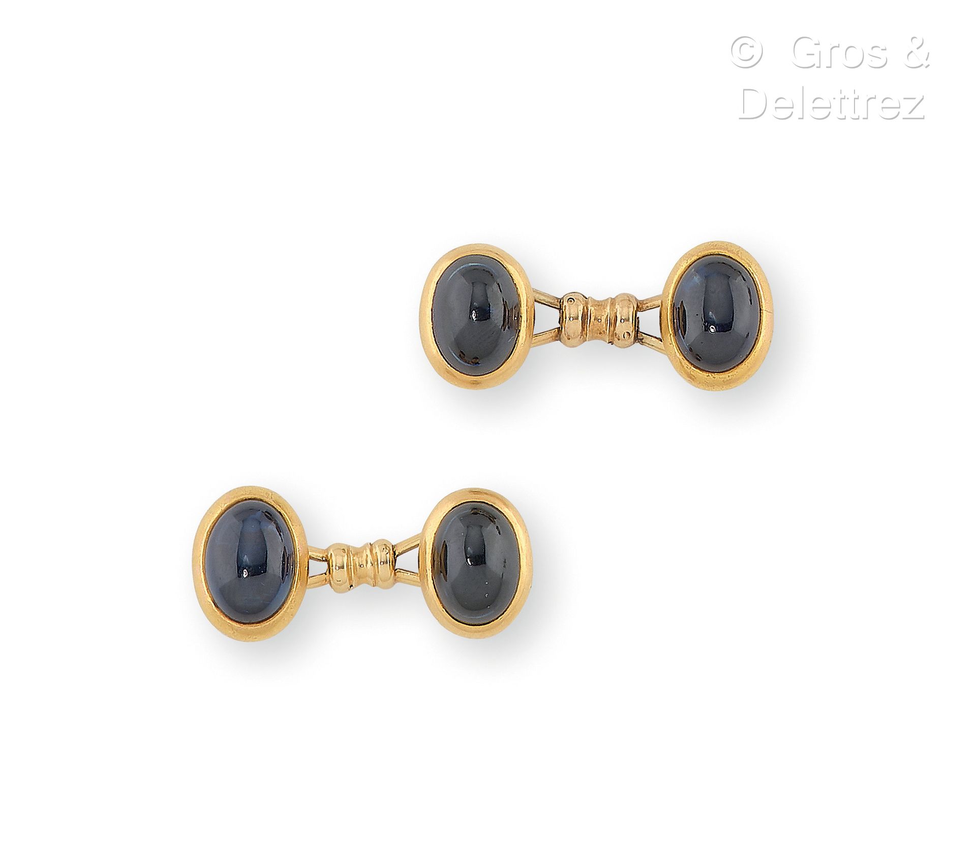 Null French work - Pair of cufflinks in 750 thousandths yellow gold, the oval en&hellip;