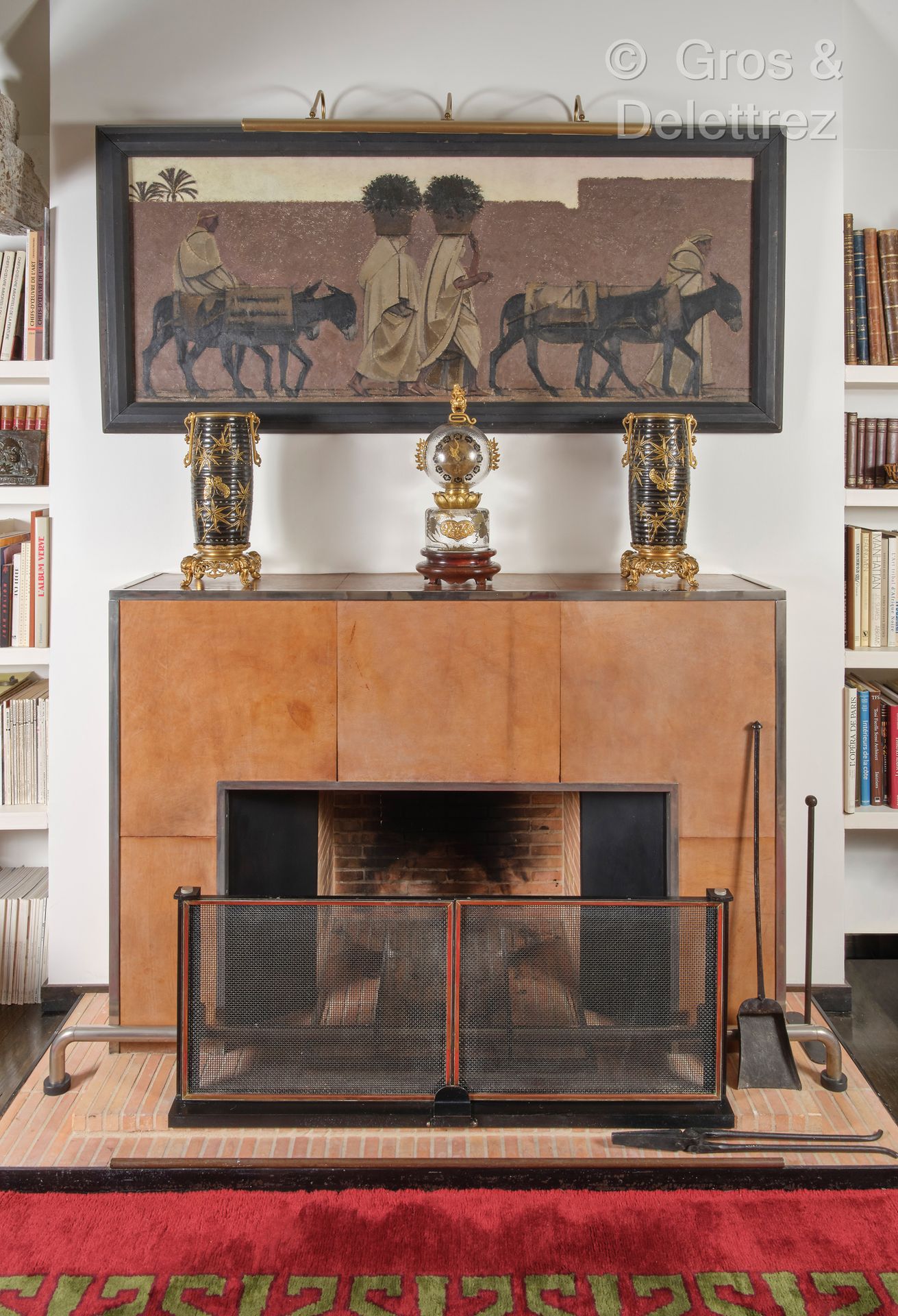 Null Paul DUPRE-LAFON (1900-1971)
特殊的现代主义壁炉，镀铬的金属结构上点缀着镀金的皮革矩形，很可能来自爱马仕。地板和内部被一条&hellip;