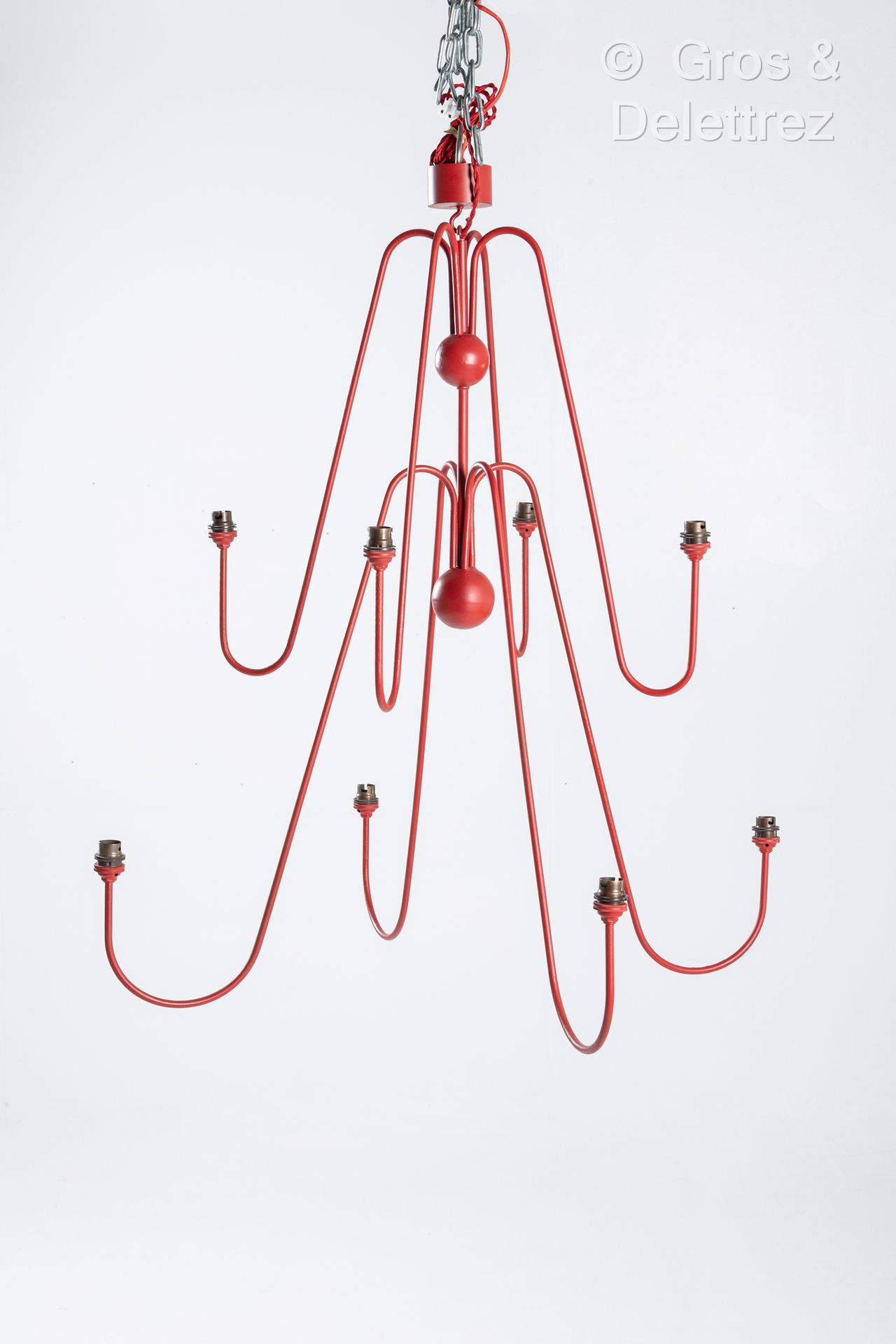 Null 让-罗耶尔(1902-1981)
花束 "吊灯，有八个红色漆面金属臂。
大约在1950年。
高：94厘米/直径：80厘米
(修复后的漆面)

参考资料&hellip;