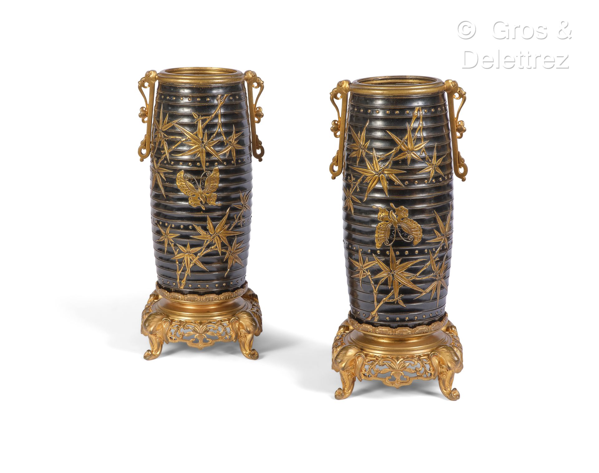 Null ESCALIER DE CRISTAL, attribué à
Paire de vases « japonisants » en bronze à &hellip;