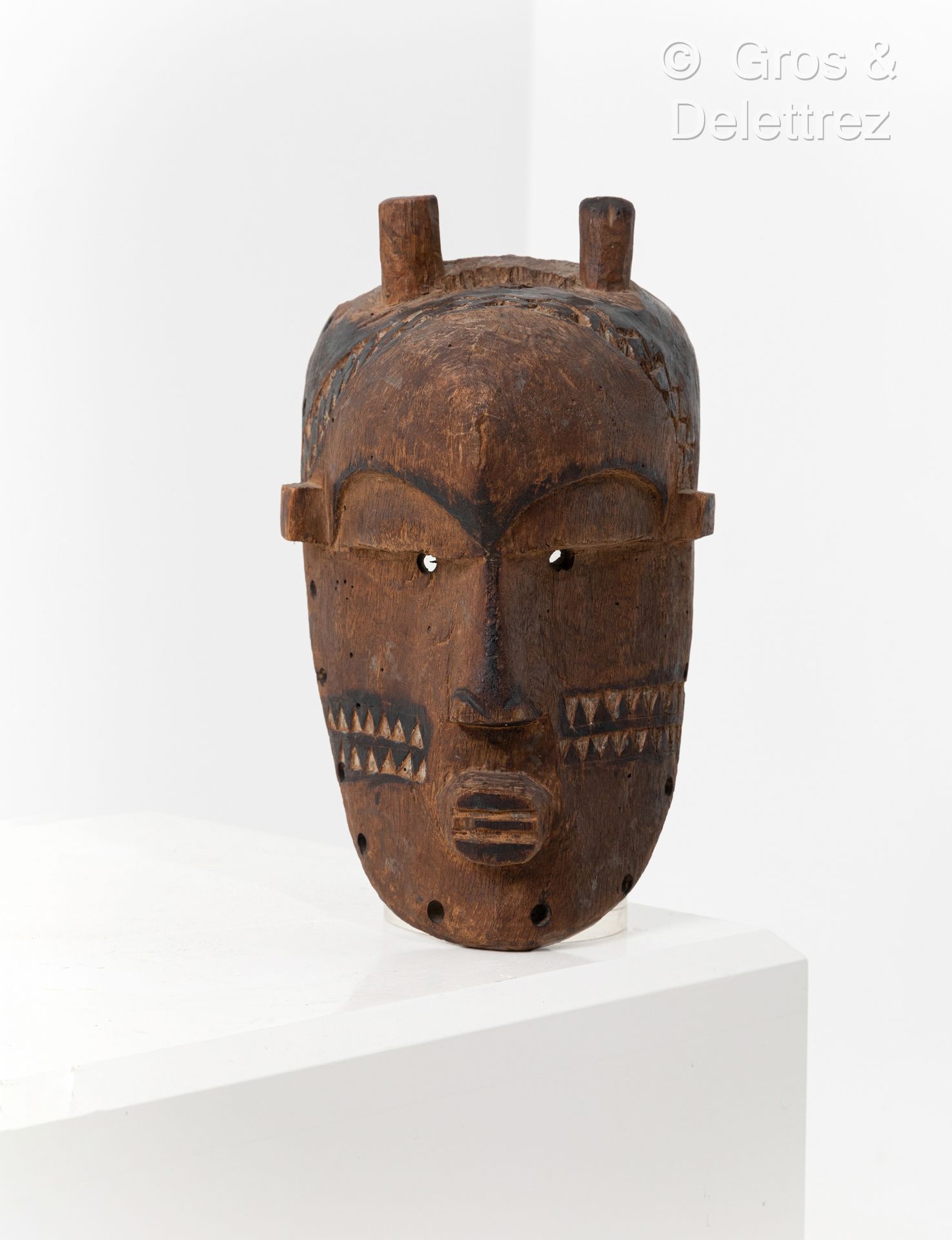 Null 面具。
Biombo人，刚果民主共和国。
木头，颜料。
高：28厘米 - 宽：15厘米

出处： 
私人收藏，土伦