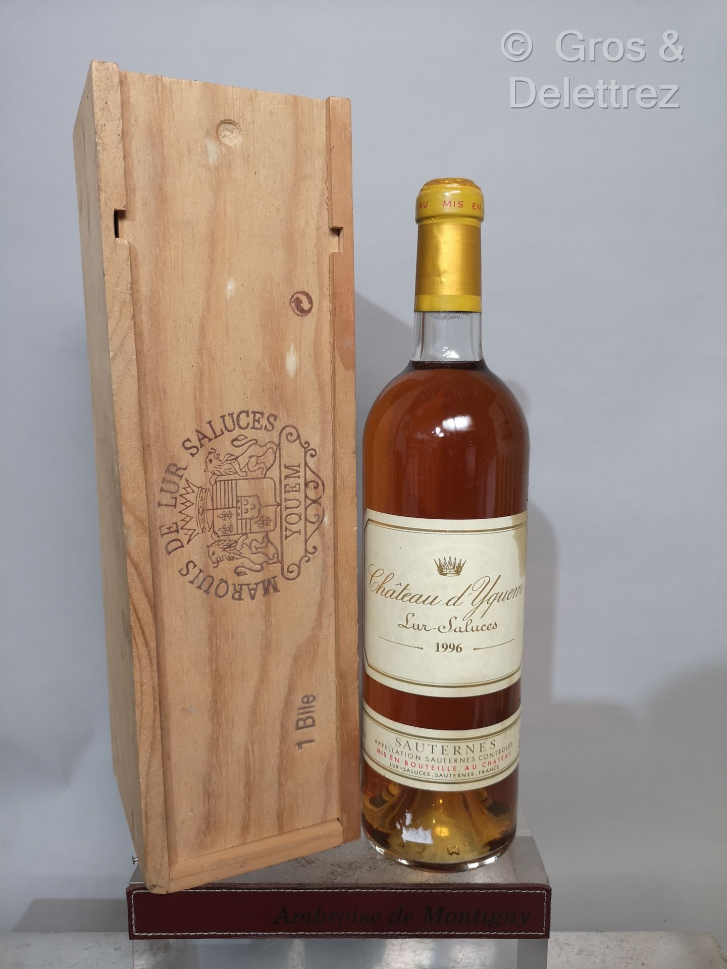 Null 1 bottle Château D'YQUEM - 1er Cru Classé de Sauternes 1996 Label slightly &hellip;