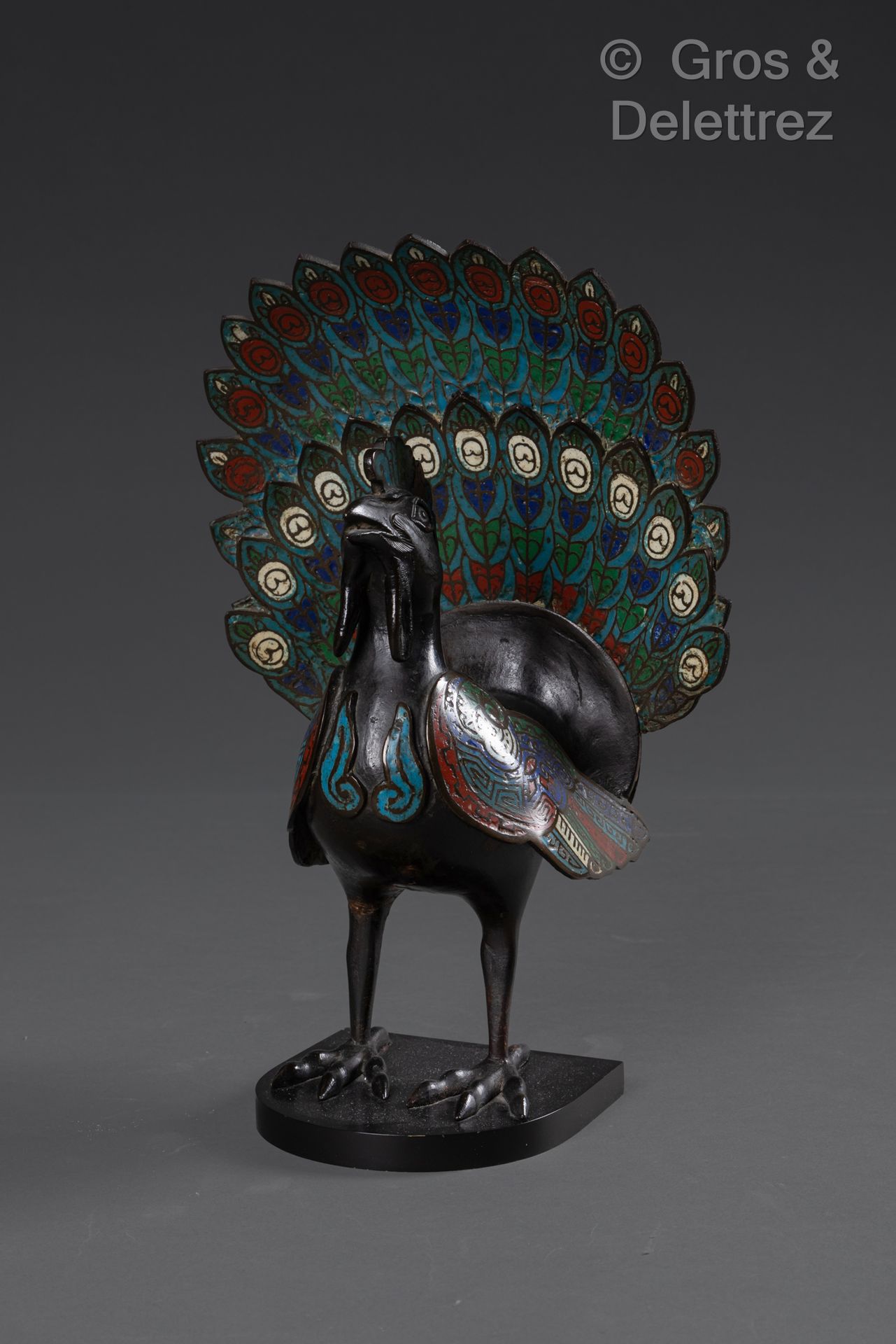 Null Giappone, scultura in bronzo cloisonné di un pavone.
Inizio del XX secolo
A&hellip;