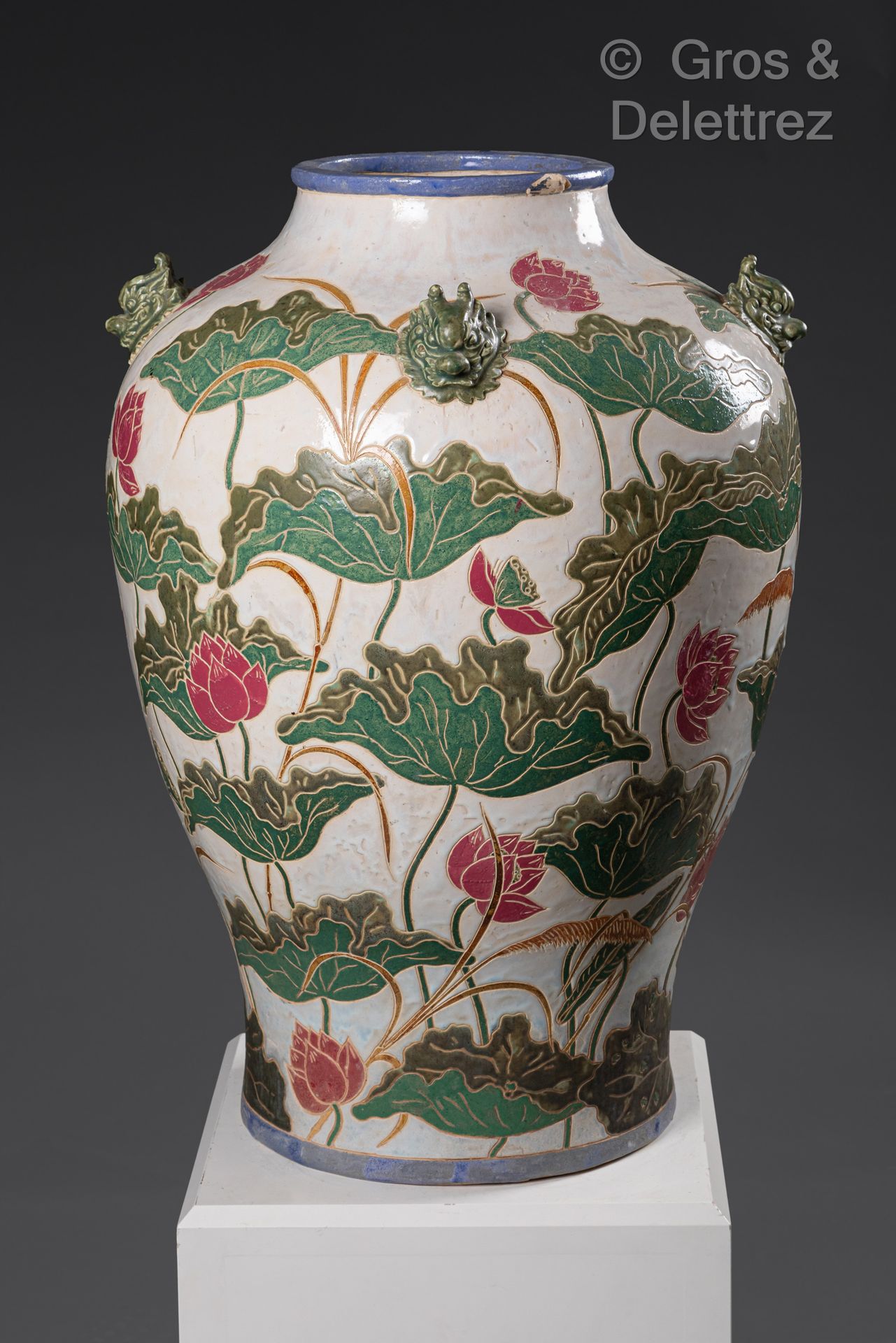 Null Vietnam, Bien Hoa, XXe siècle
Grand vase balustre en grès à décor de feuill&hellip;