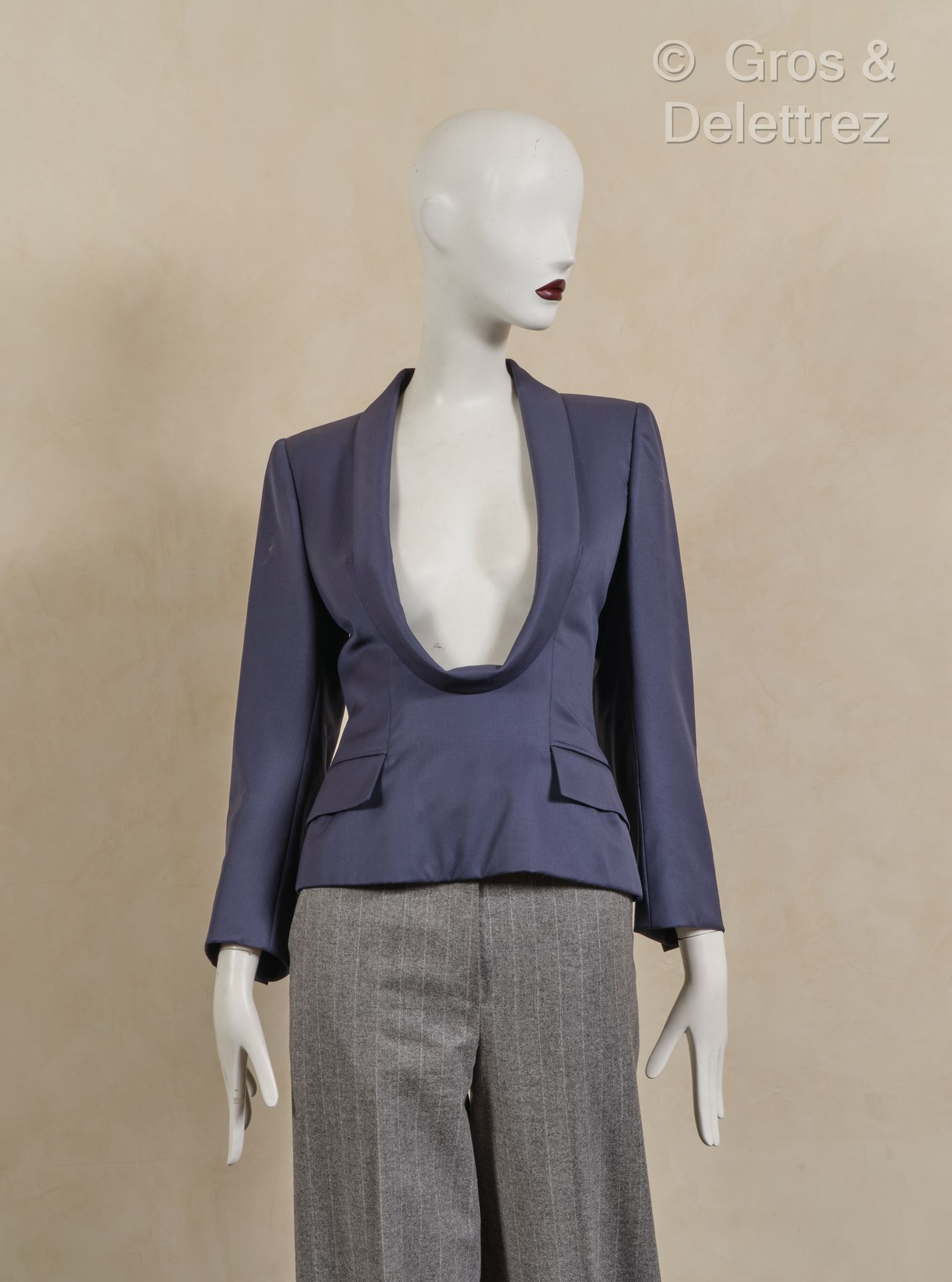 Null *GIVENCHY 高级定制 X Alexander McQueen - 2000 春夏系列 - N°85602 - 深蓝色缎面羊毛夹克，深前襟。黑色&hellip;
