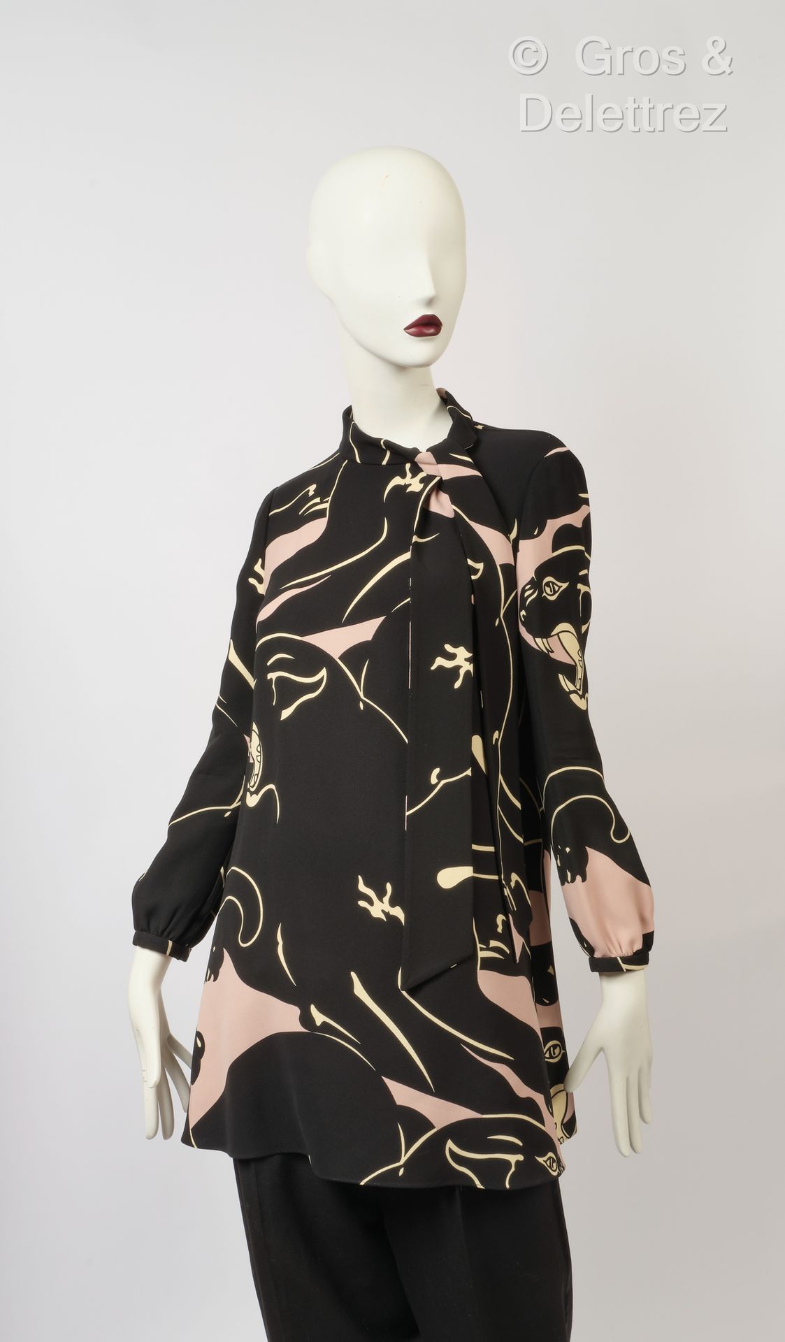 Null VALENTINO X Pierpaolo Piccioli - Capsule Collection 2017 - 黑色，粉色，豹纹绉连衣裙，领结（&hellip;