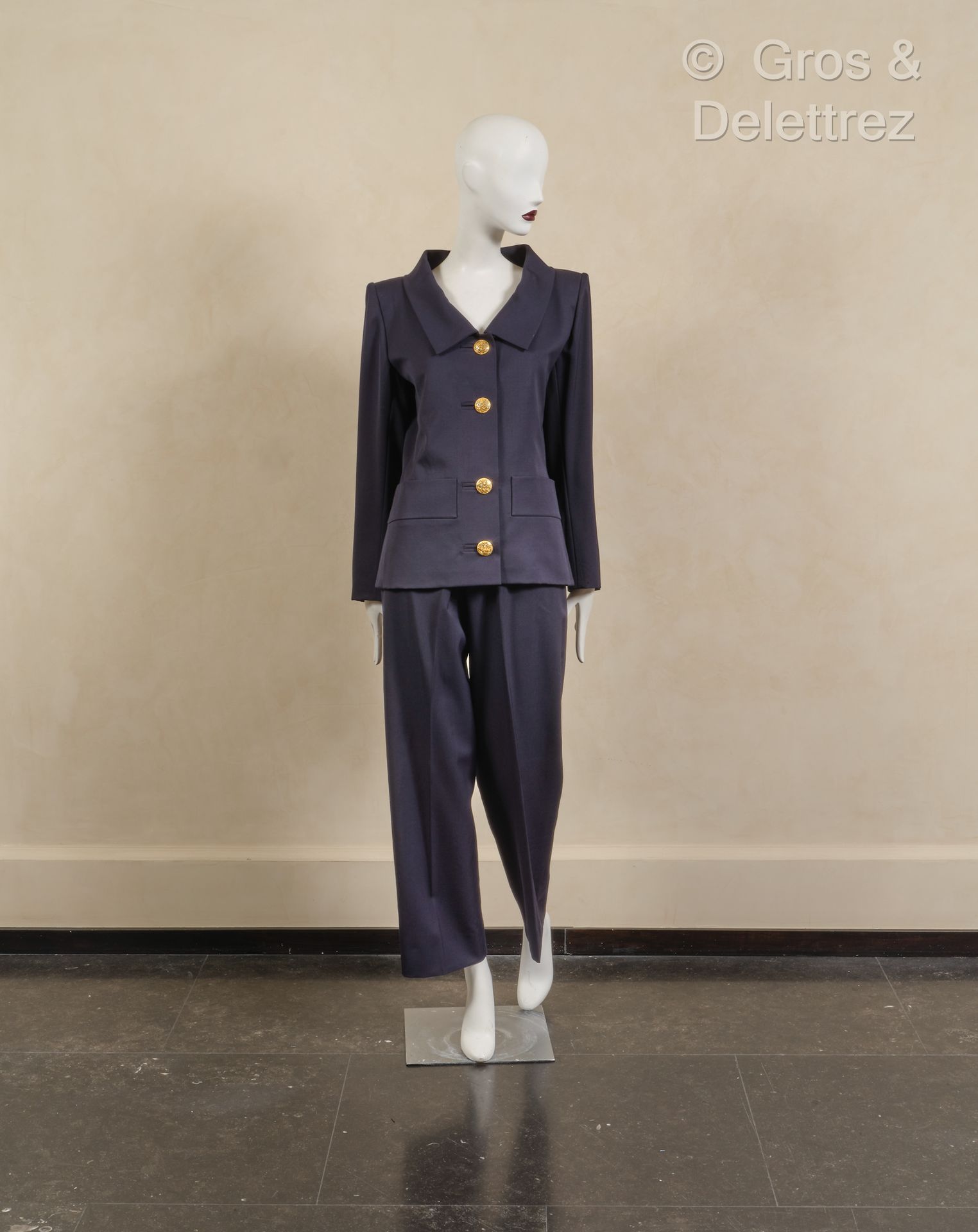 Null GIVENCHY haute couture circa 1990 - Tailleur pantalon en lainage marine, si&hellip;
