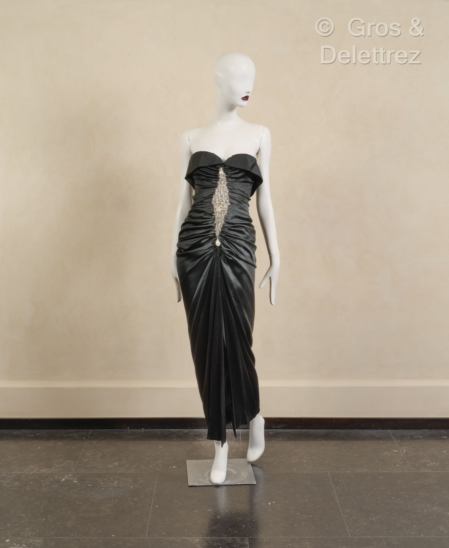 Null *GIVENCHY haute couture - Collection Automne/Hiver 1989-1990 - n°79080 - Ma&hellip;